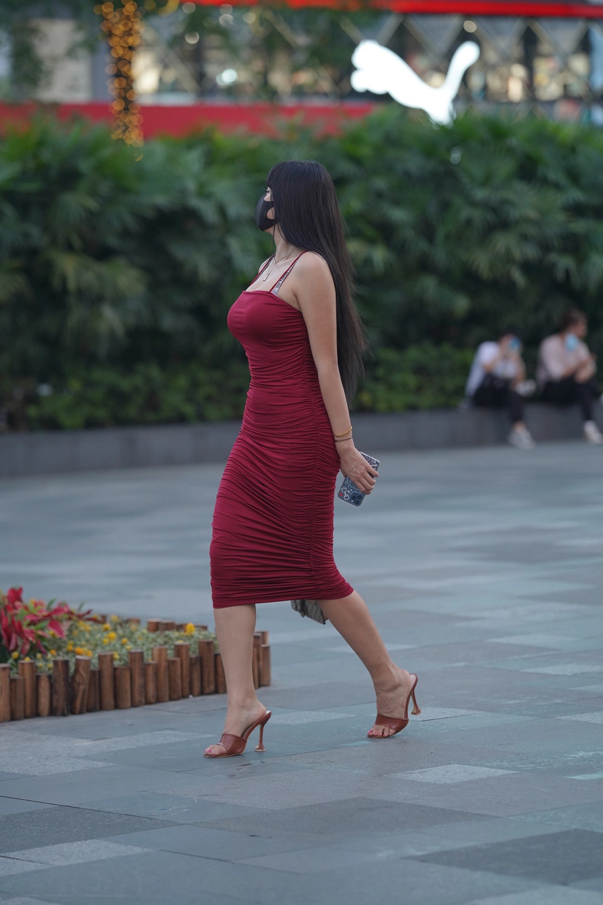 精选街拍作品 NO.4491 红色仅身包屯裙凉高美胸[66P/184MB]插图1