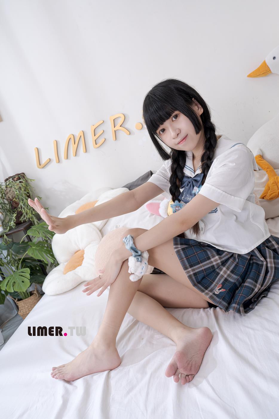 [台湾Limerence] MoMo JK学生妹 裸足 脚纹超明显[181P/2V/4.82G]插图5