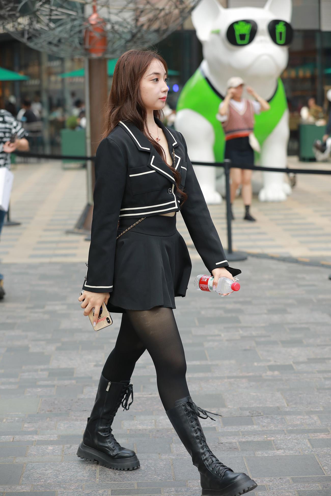 精选街拍作品 NO.4469 黑色短裙黑丝长靴[65P/101MB]插图1