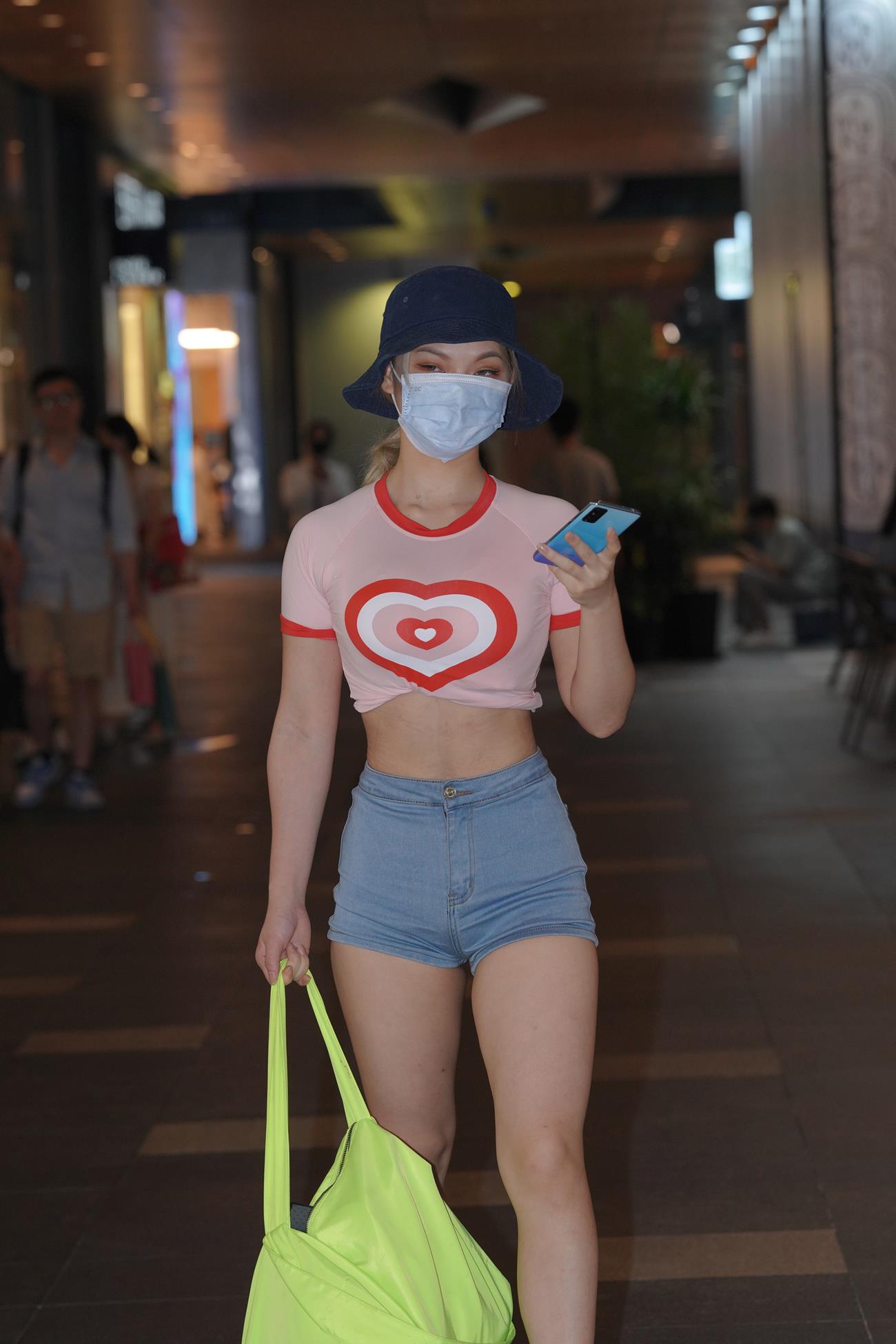 精选街拍作品 NO.4456 蓝色热裤翘臀美胸小蛮腰[52P/161MB]插图3