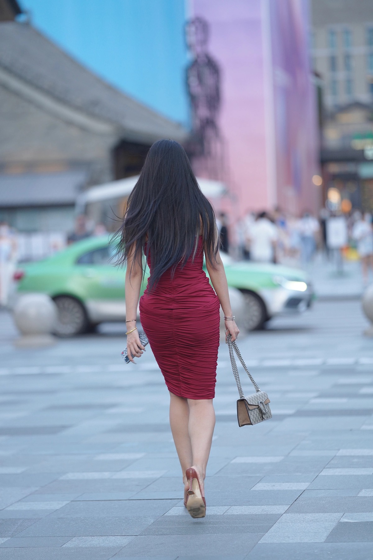 精选街拍作品 NO.4491 红色仅身包屯裙凉高美胸[66P/184MB]插图3