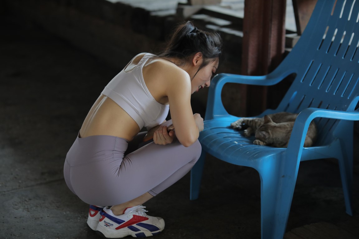 精选街拍作品 NO.4443 灰色瑜伽裤镁钕[814P/1.11GB]插图4