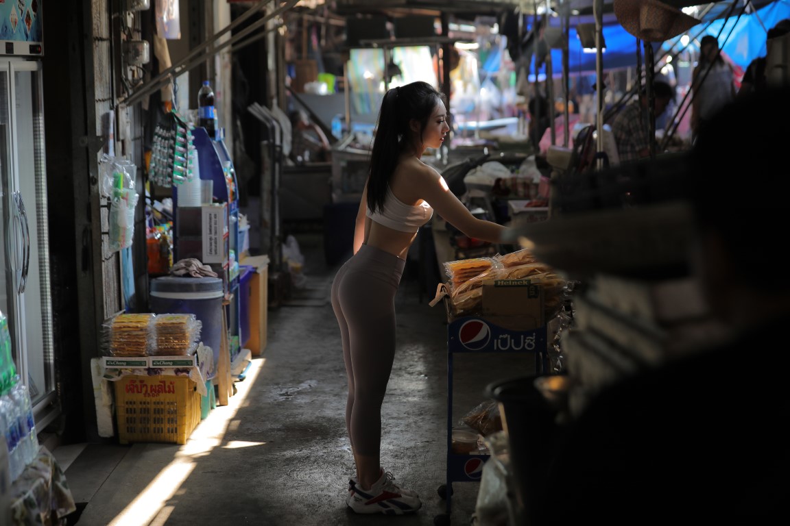 精选街拍作品 NO.4443 灰色瑜伽裤镁钕[814P/1.11GB]插图