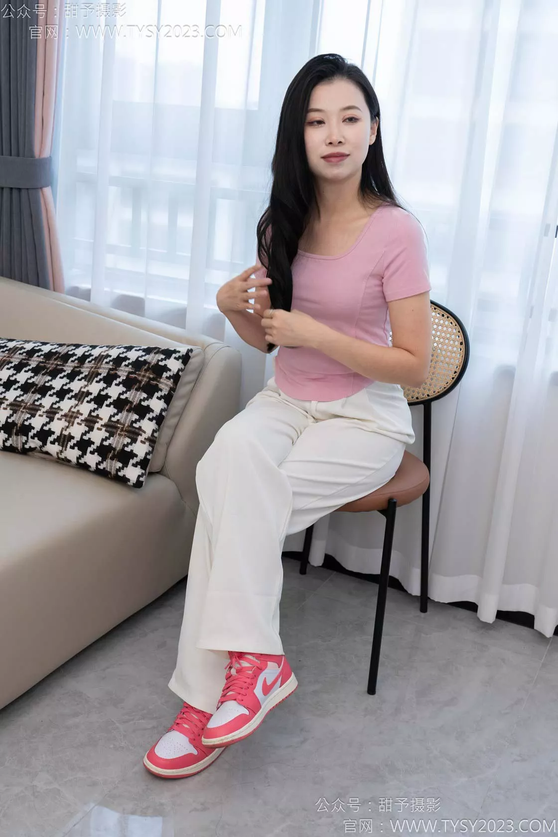 甜予摄影 NO.124 梦梦-板鞋、白棉袜、裸足[135P/2V/9.99GB]插图2