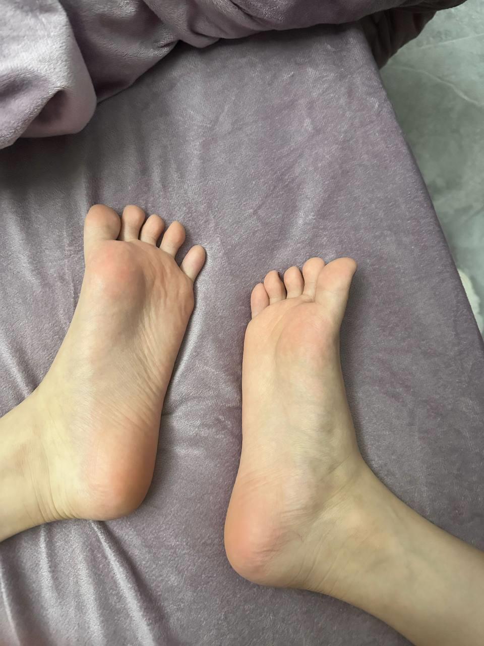 脚模面试脸足同框套路系列-093 模拟zj各种姿势秀腿脚 [18P/28V/327M]插图