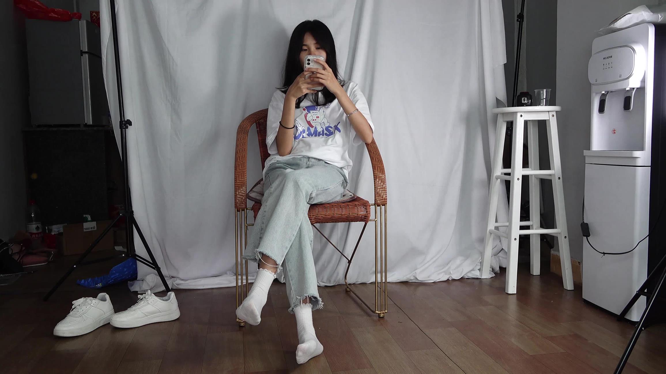Pary摄影视频 005 小敏脱掉棉袜展示37码修长嫩脚[1V/1.74GB]插图