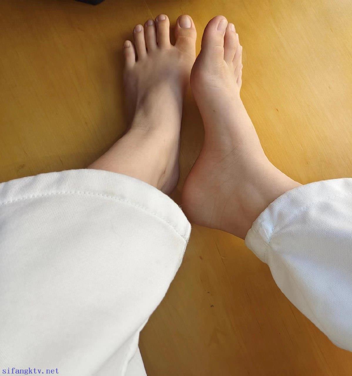 脚模面试脸足同框套路系列-089-可爱的高中妹（秀美脚底，超很有感觉）[5P/11V/302MB]插图2