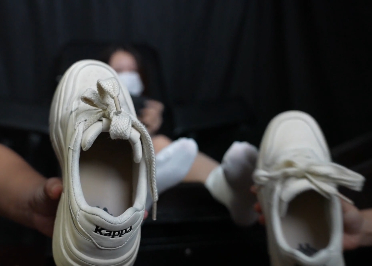 胡桃cos素人小解解tk！最后自己观看自己被tk[1V/818M]插图1