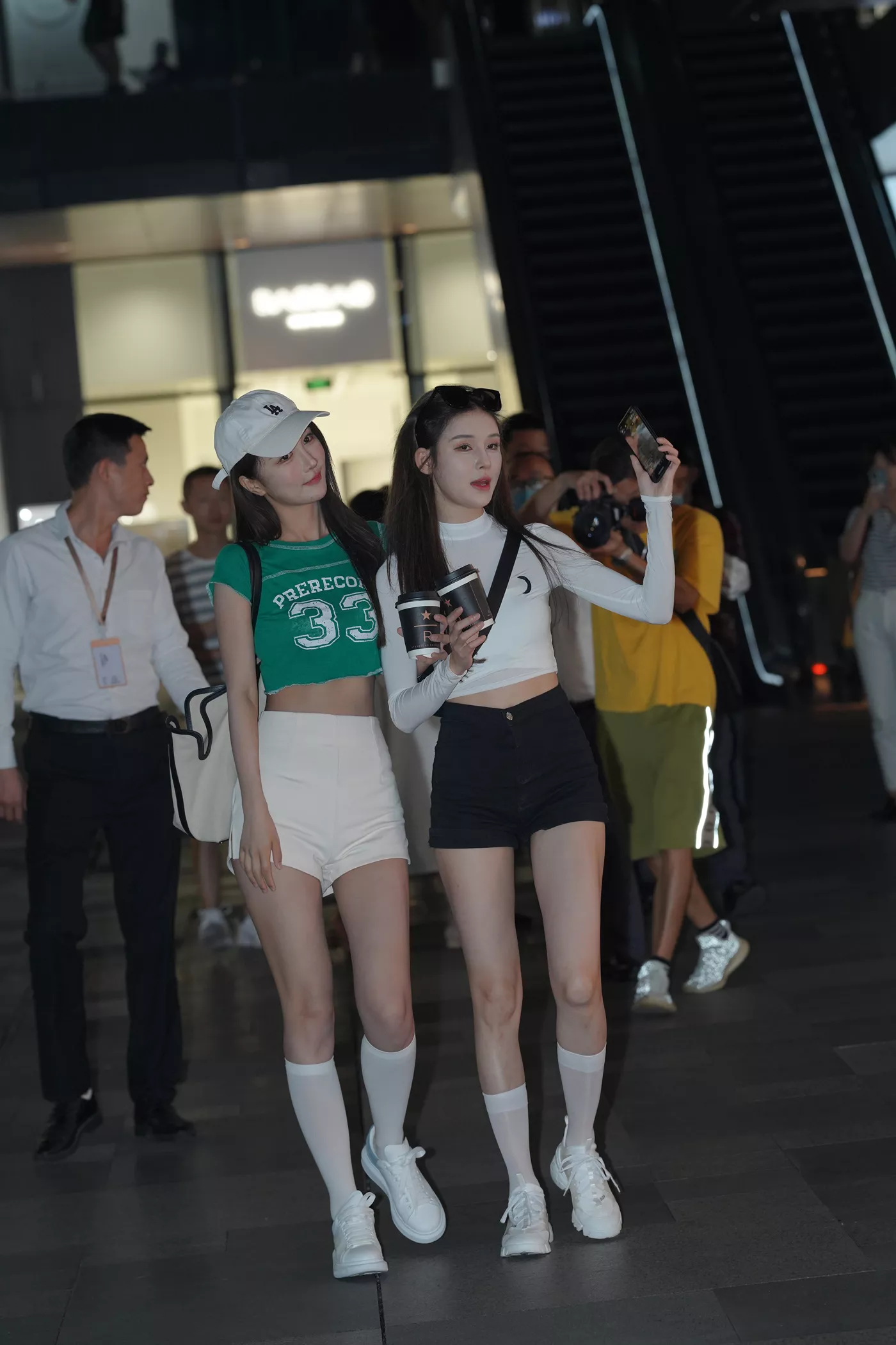 精选街拍作品 NO.4661 闺蜜间的黑白搭配[144P/450MB]插图