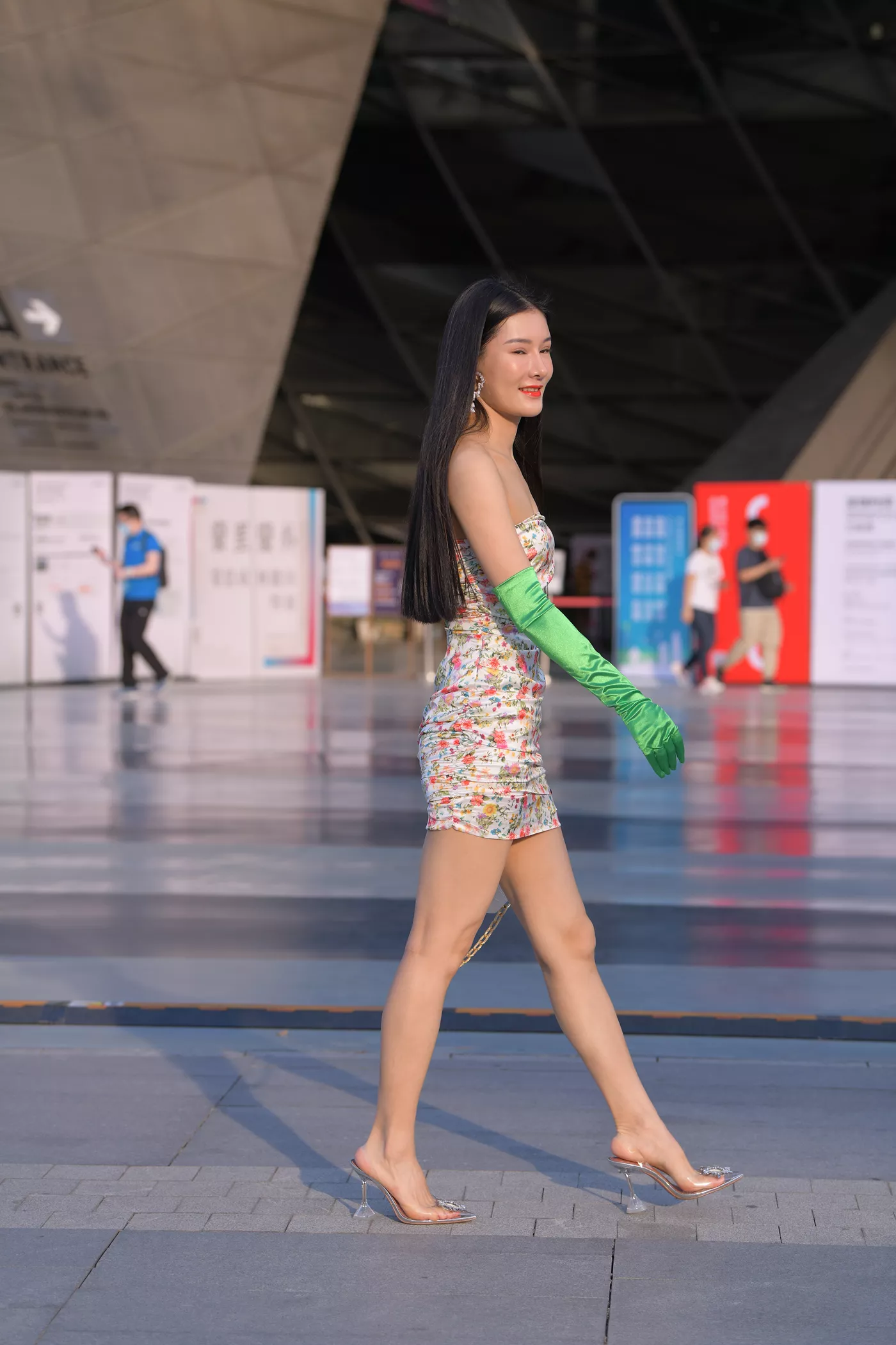 精选街拍作品 NO.4574 花色仅身包屯裙香肩[94P/172MB]插图1