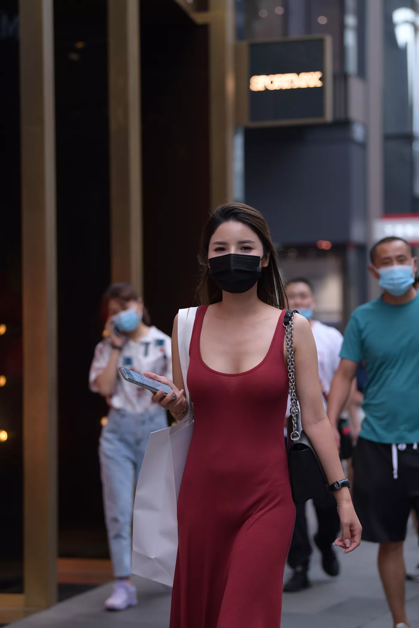 精选街拍作品 NO.4572 红色仅身包屯长裙[74P/126MB]插图3