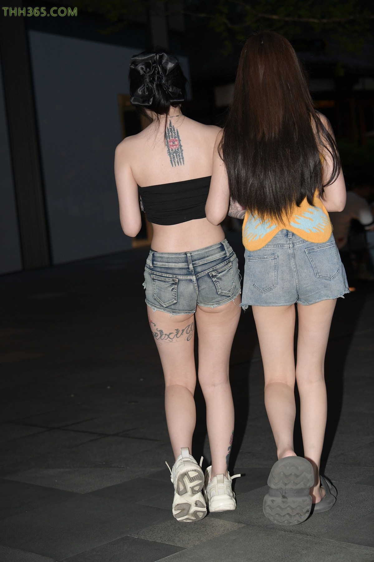 精选街拍作品 NO.4518 火辣热裤姐妹[107P/286MB]插图2