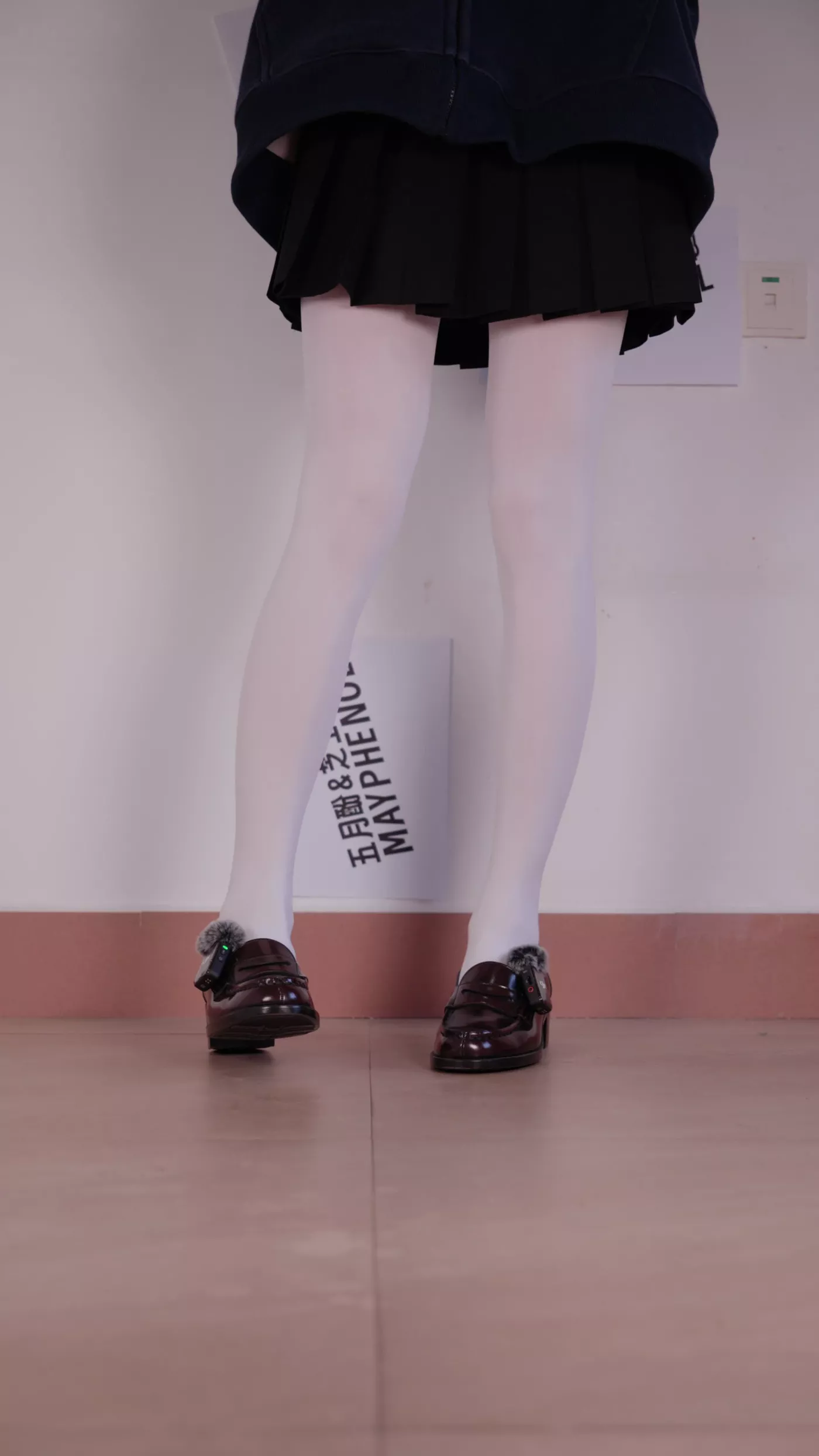 芝士好椰 NO.024 – 左耳听左脚右耳听右脚[1V/703MB]插图1