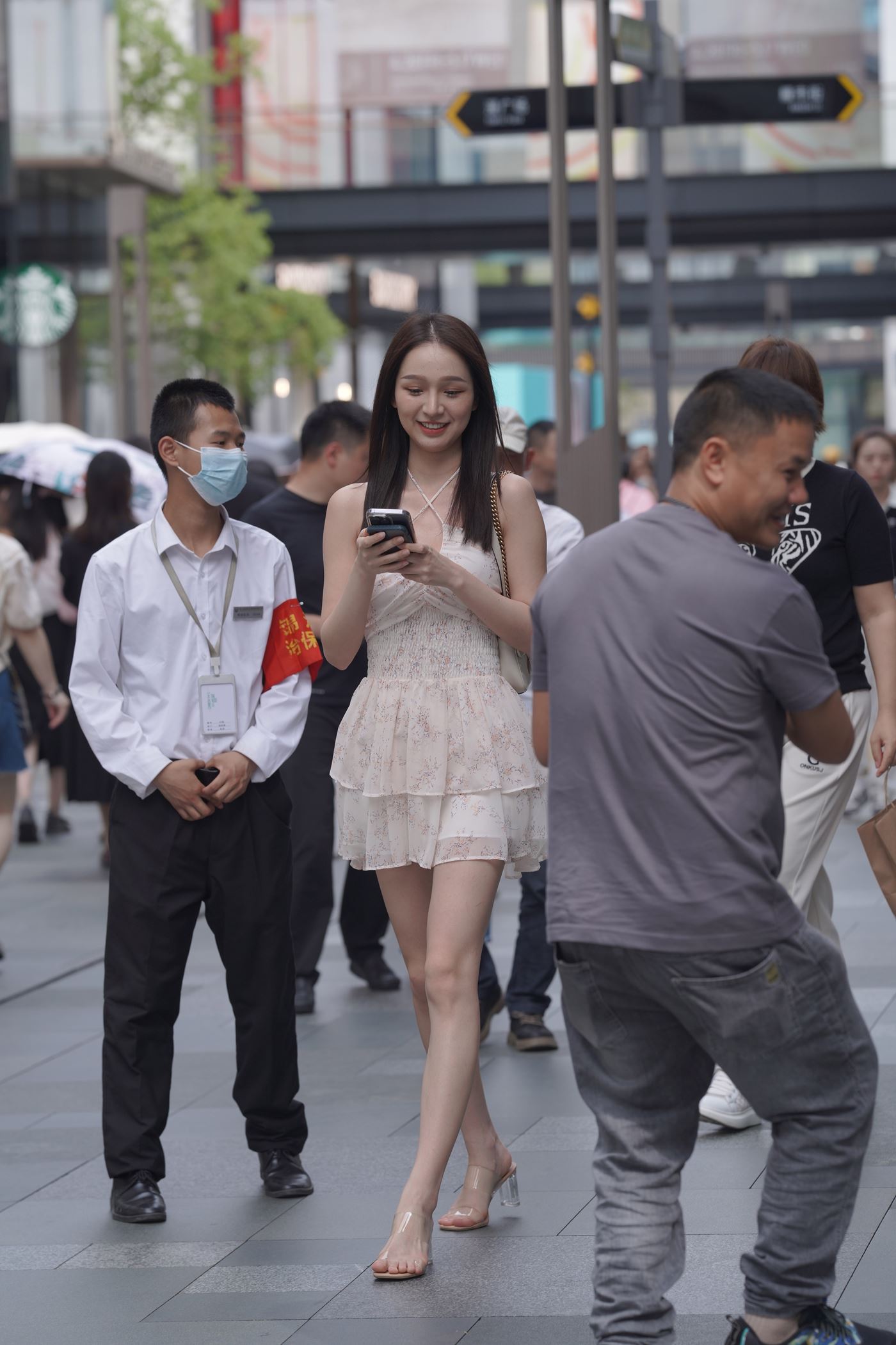 精选街拍作品 NO.4847 清甜可爱碎花纱裙[70P/148MB]插图