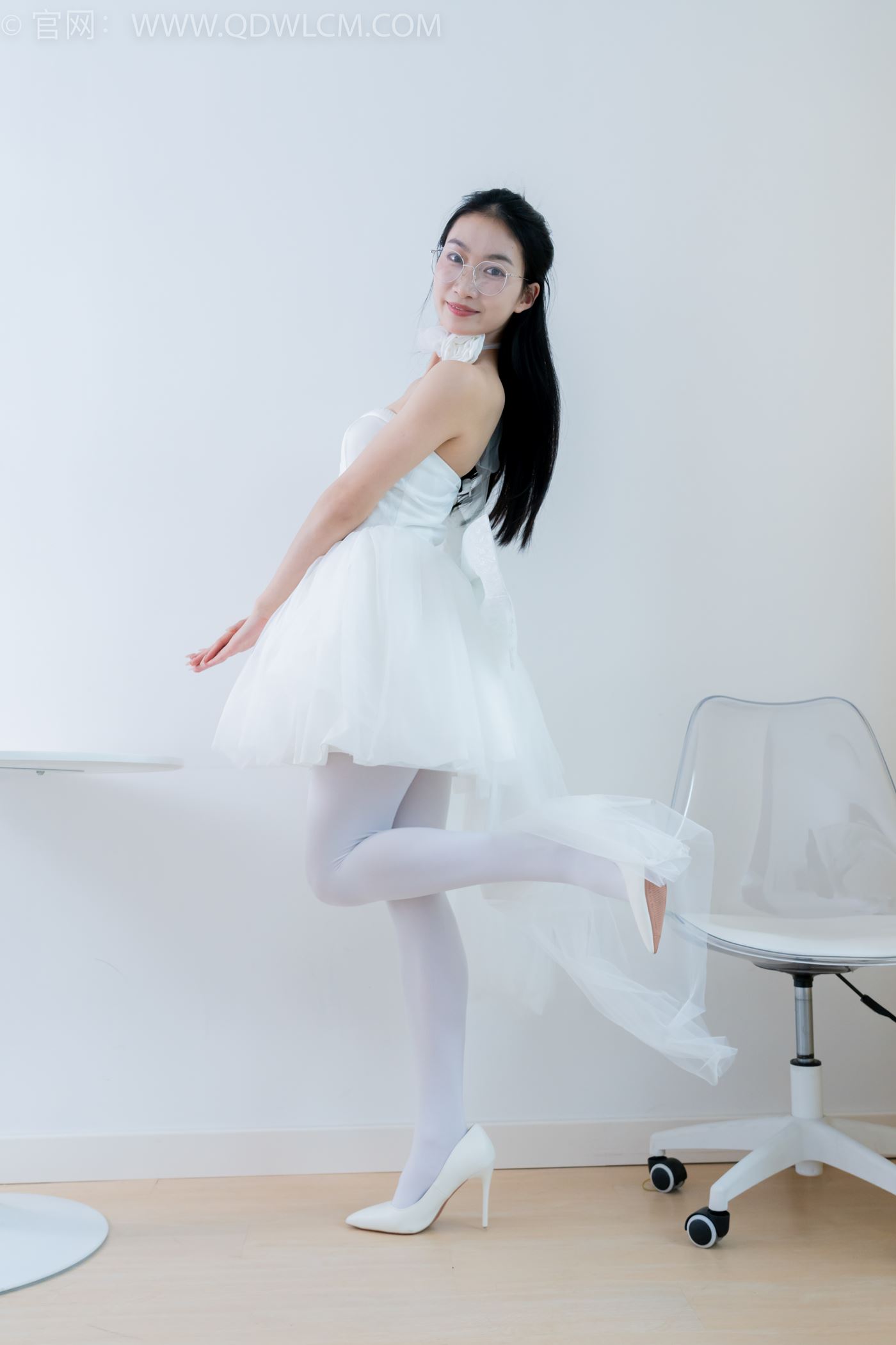 勿恋传媒 NO.2233 小影-小影-高跟鞋、厚白丝[150P/1V/4.35GB]插图2