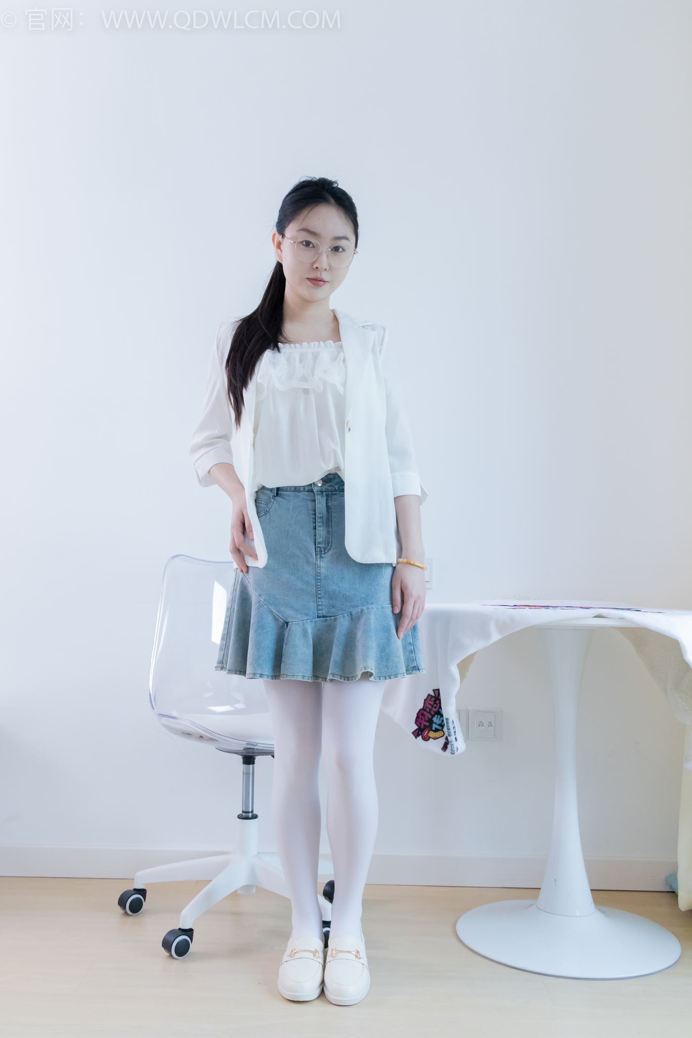 勿恋传媒 NO.2246 美兔-皮鞋、厚白丝、皮筋绑脚老头乐挠脚剧情[150P/1V/4.32GB]插图1