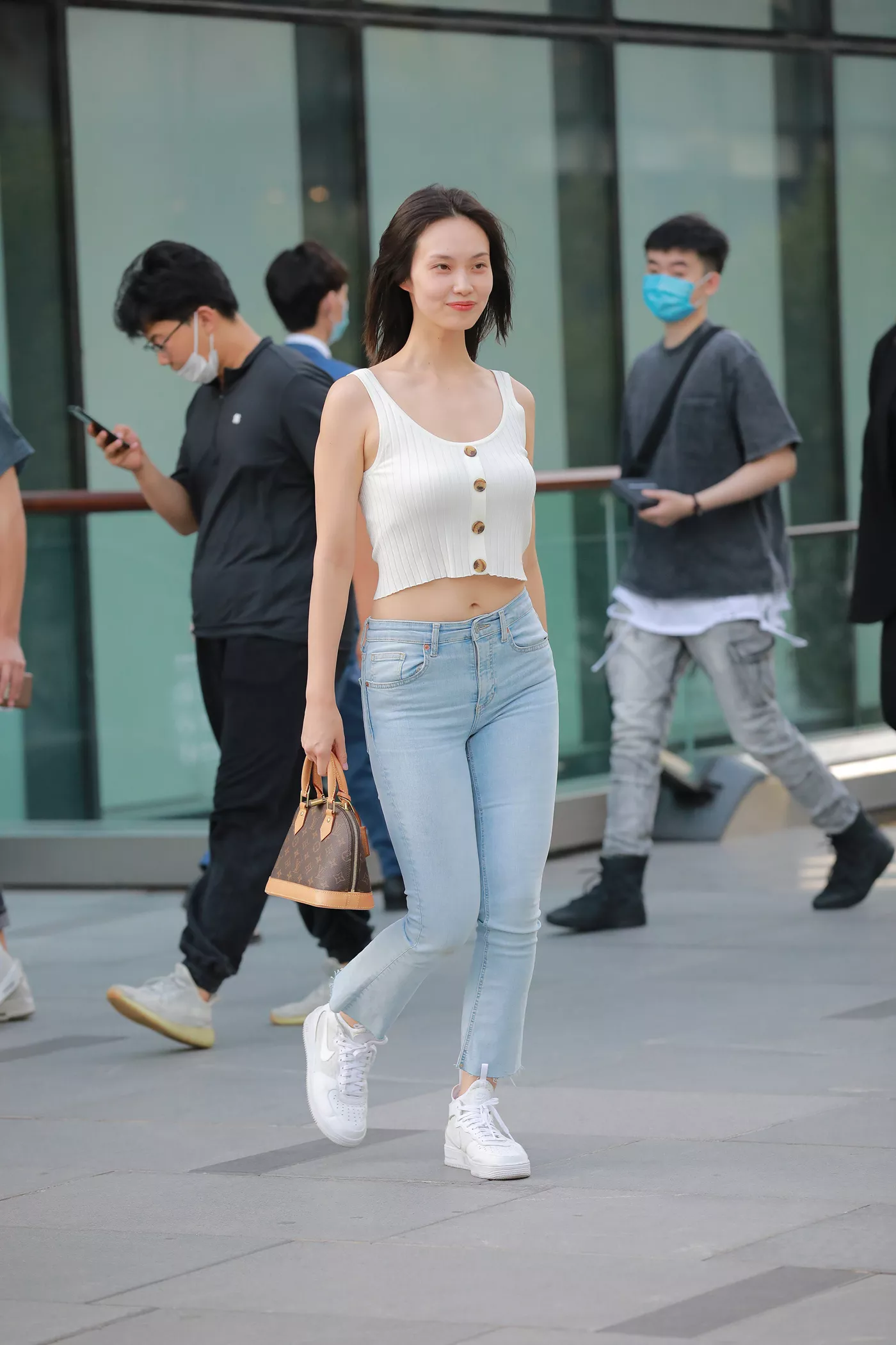 精选街拍作品 NO.4692 喇叭牛仔裤小白鞋[145P/238MB]插图