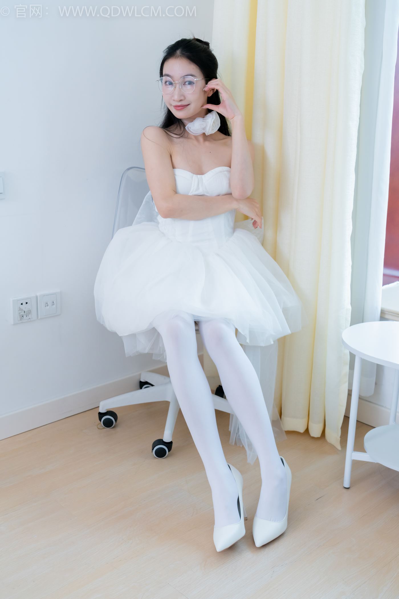 勿恋传媒 NO.2233 小影-小影-高跟鞋、厚白丝[150P/1V/4.35GB]插图3