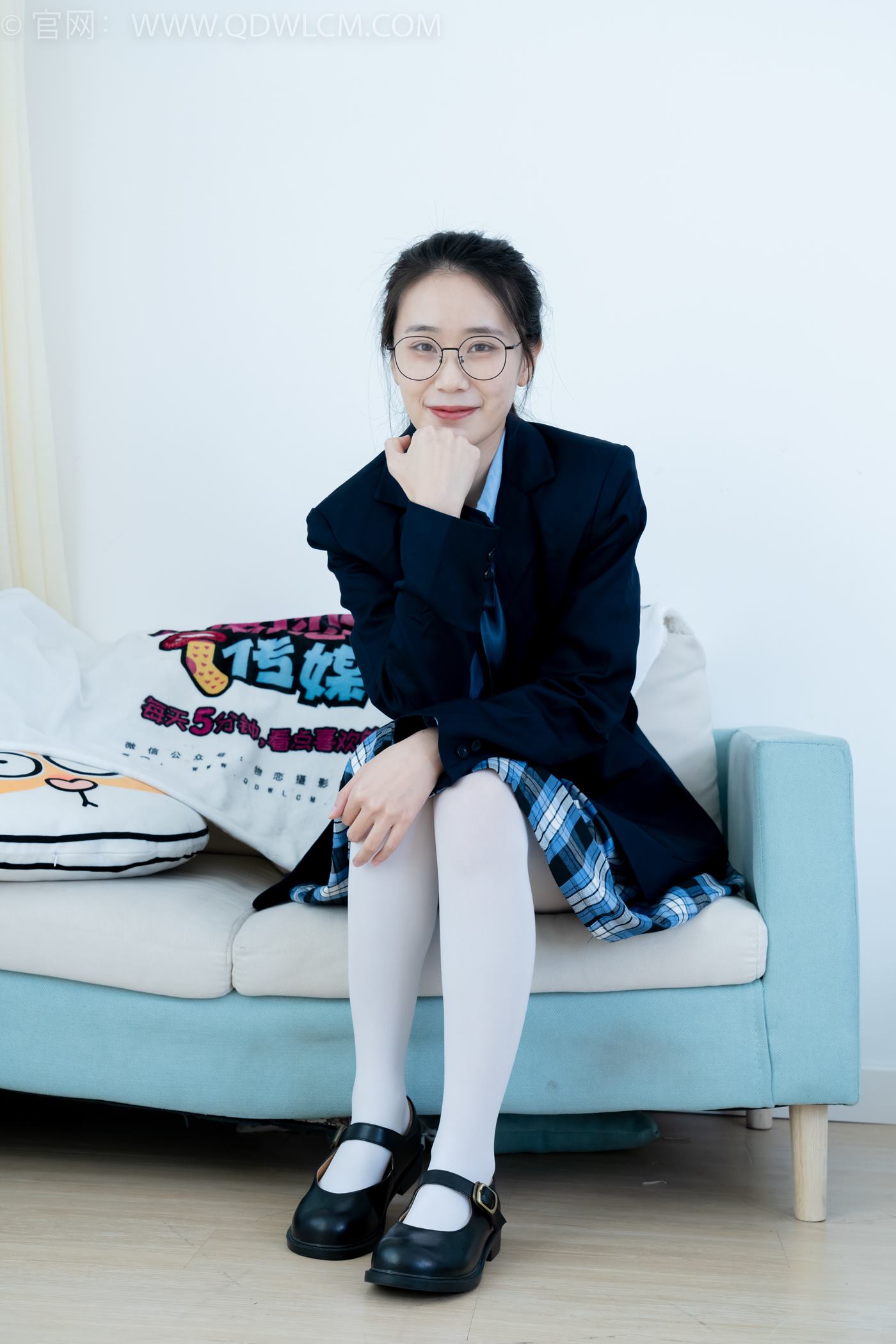 勿恋传媒 NO.2244 菜菜-皮鞋、厚白丝、jk至服、皮筋绑脚老头乐挠脚剧情[160P/1V/5.06GB]插图2