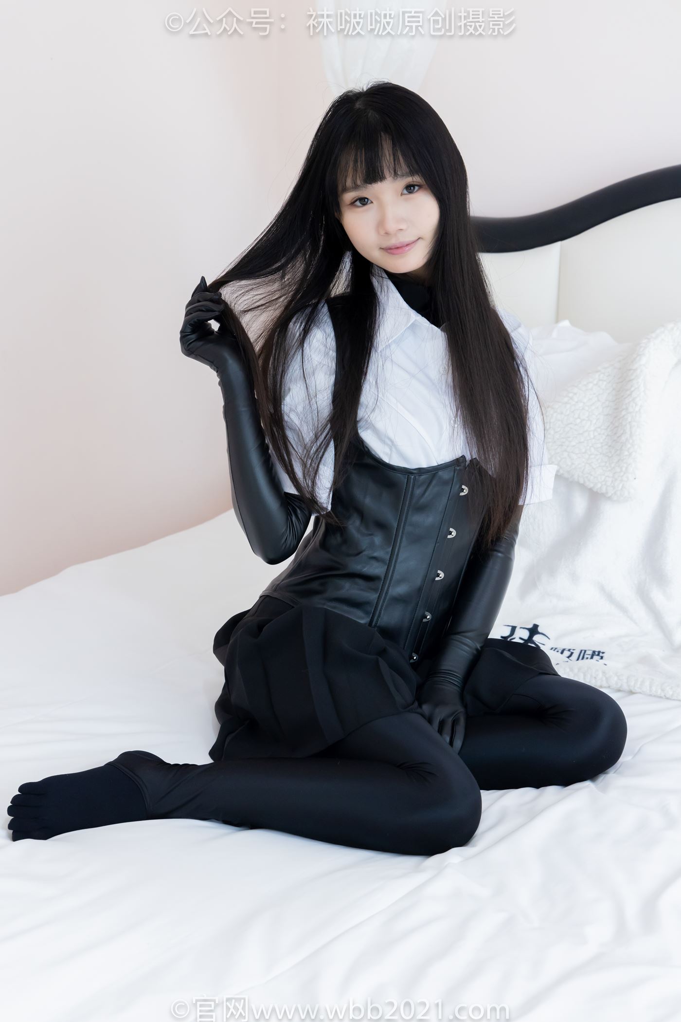 [BoBoSocks袜啵啵]NO.499 甜甜圈-高跟长靴、踩脚裤、厚黑丝五指袜、黑皮手套、裤里丝[144P/1V/6.38GB]插图3