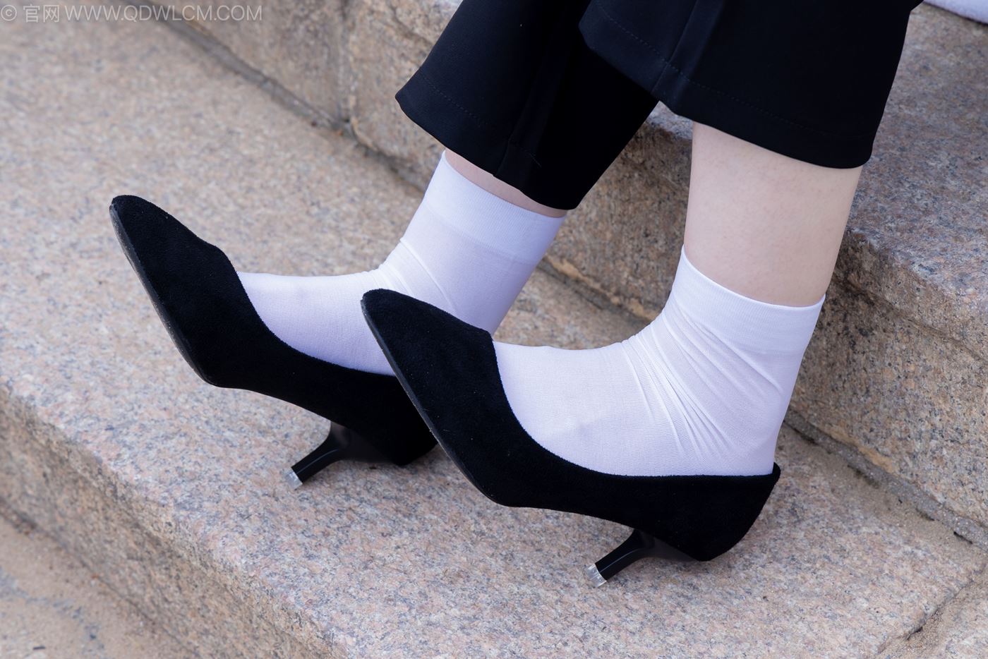 勿恋传媒 NO.2238 小酒-高跟鞋、短白丝、ol至服户外[230P/1V/6.93GB]插图