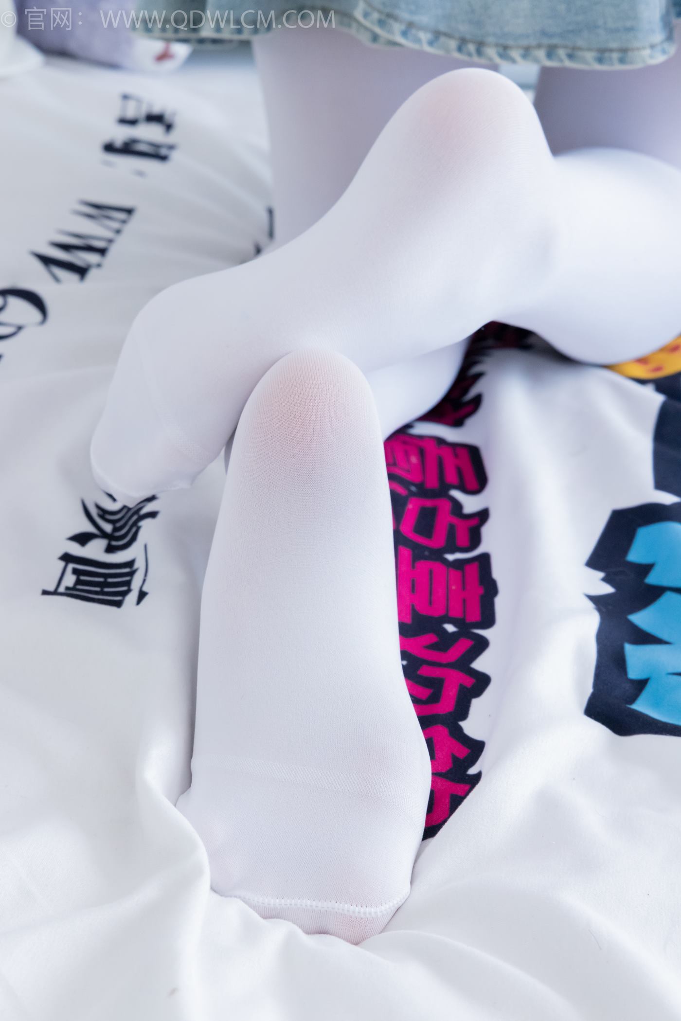 勿恋传媒 NO.2246 美兔-皮鞋、厚白丝、皮筋绑脚老头乐挠脚剧情[150P/1V/4.32GB]插图