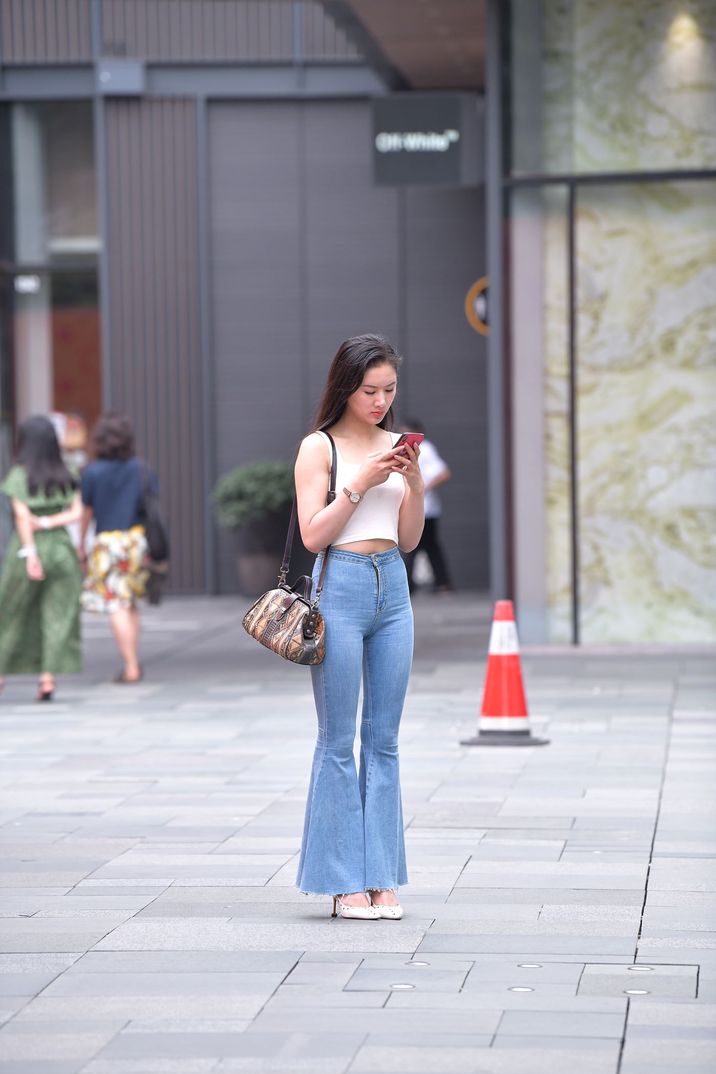 精选街拍作品 NO.4799 喇叭牛仔裤好身材[122P/233MB]插图3