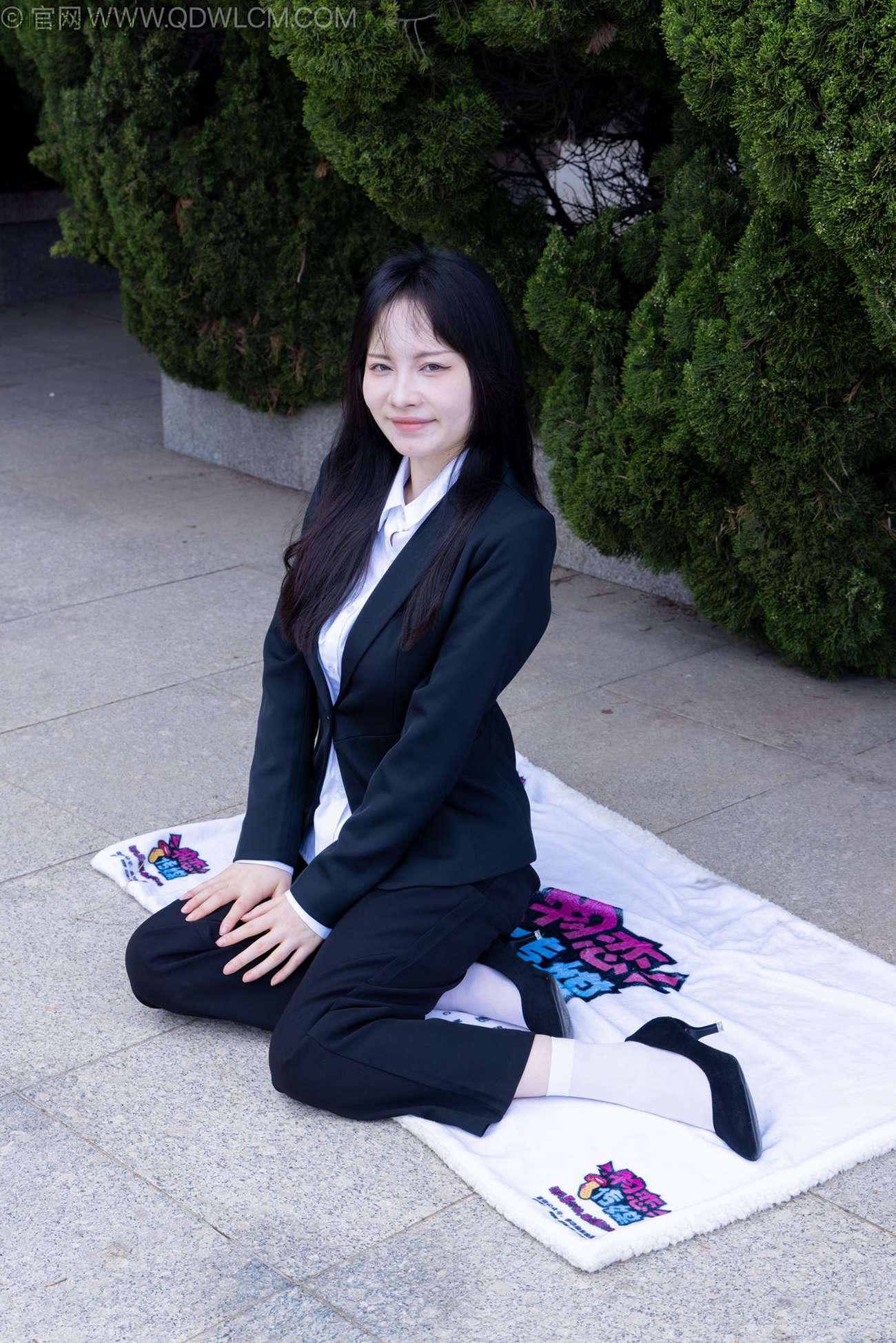 勿恋传媒 NO.2238 小酒-高跟鞋、短白丝、ol至服户外[230P/1V/6.93GB]插图1