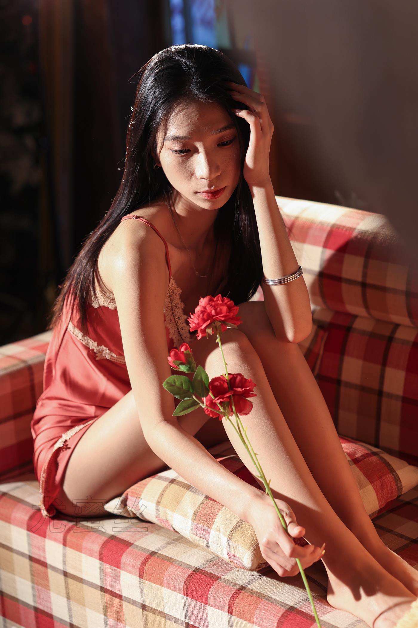 [尤蜜丝]穿搭写真 NO.140[52P/567MB]插图1