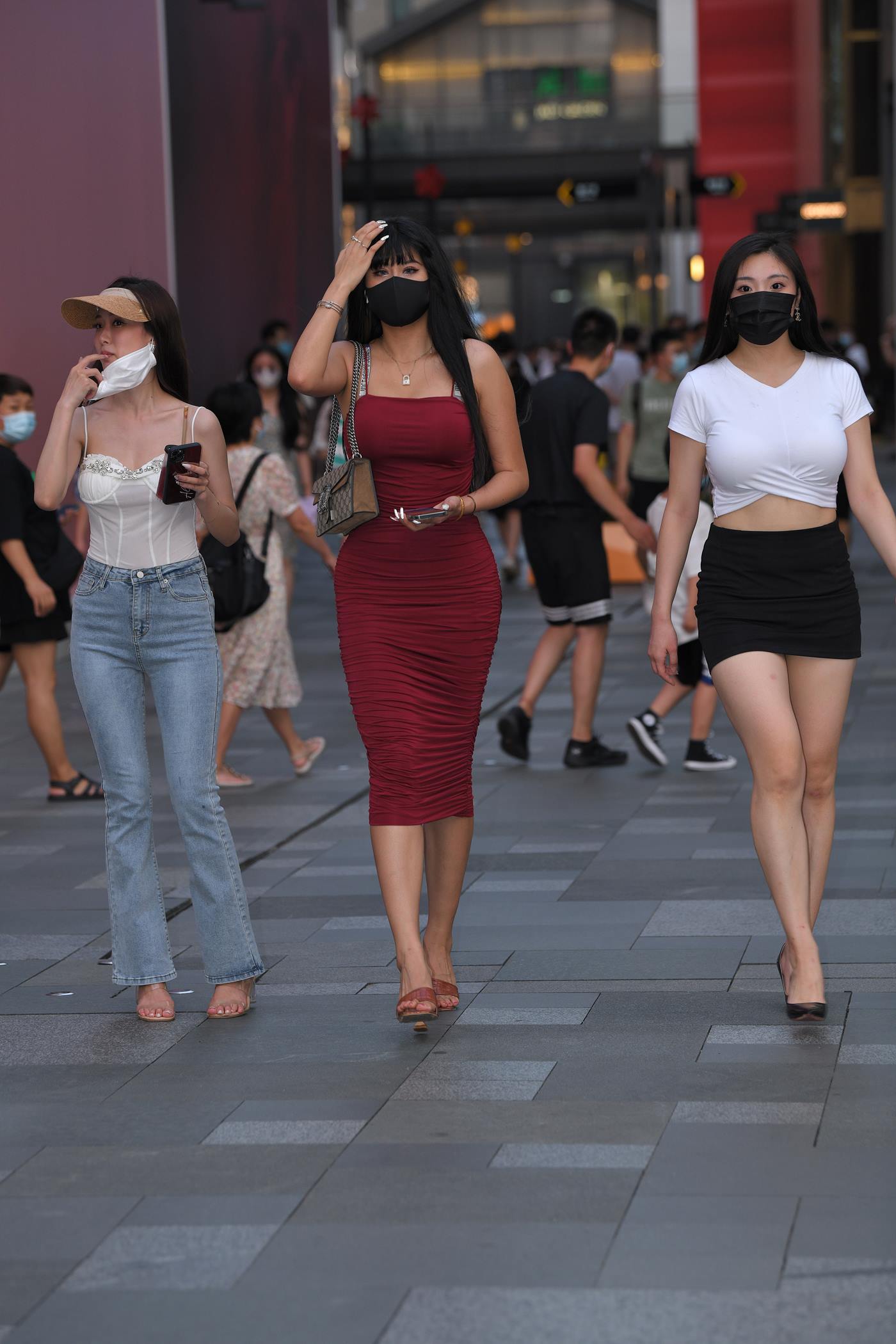 精选街拍作品 NO.5054 亮眼红裙[101P/264MB]插图