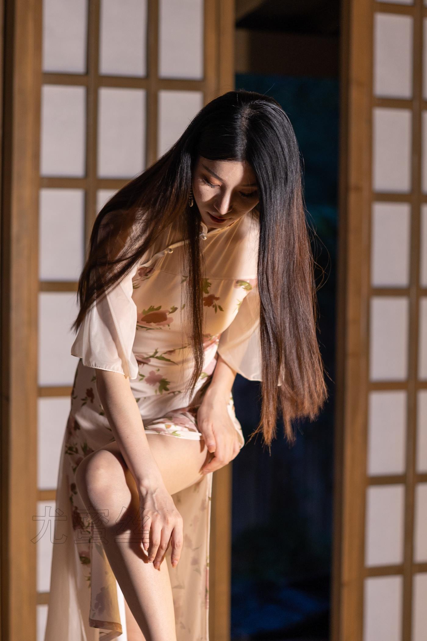 [尤蜜丝]穿搭写真 NO.146[35P/1V/0.98GB]插图3