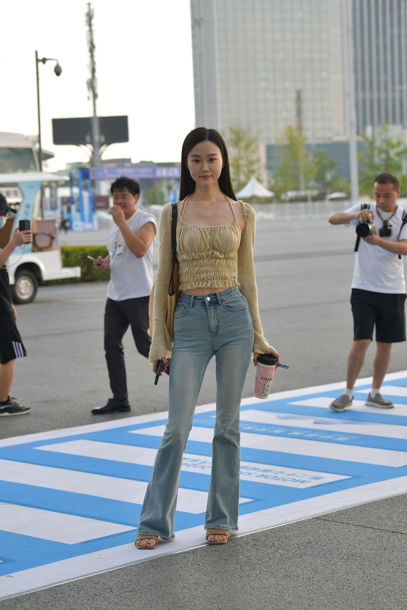 精选街拍作品 NO.5102 高挑靓丽牛仔裤[85P/219MB]插图1