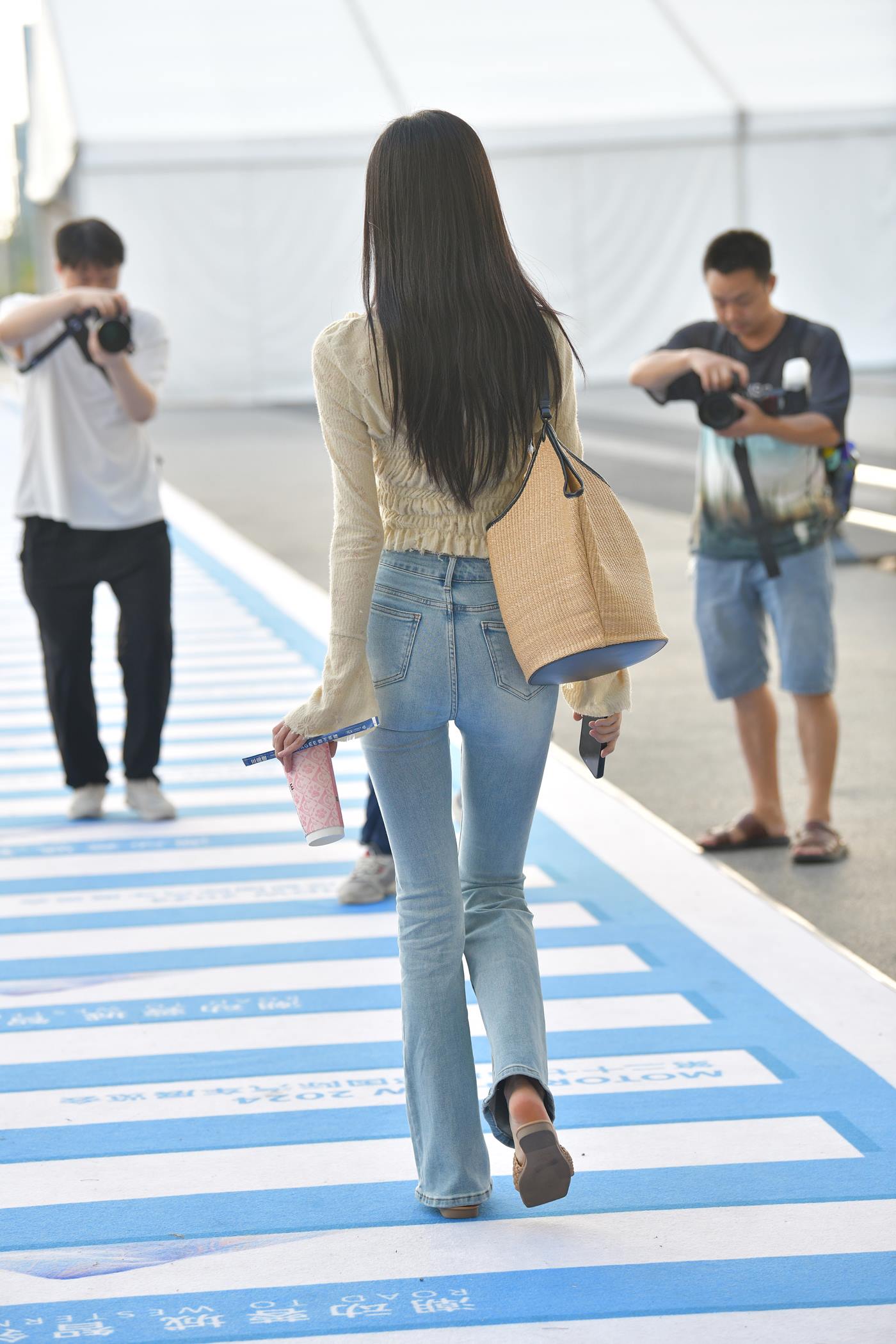 精选街拍作品 NO.5102 高挑靓丽牛仔裤[85P/219MB]插图2