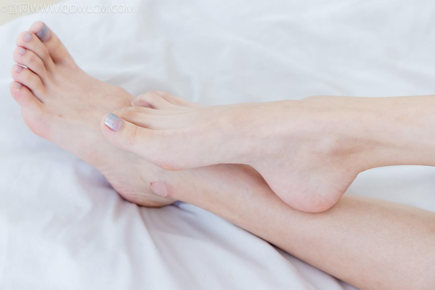 勿恋传媒 NO.2274 茯苓-皮鞋、白棉袜、裸足[194P/1V/4.96GB]插图