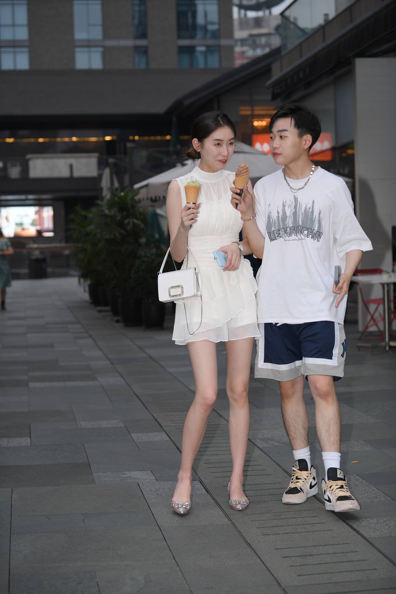 精选街拍作品 NO.5204 白色连衣裙女神[113P/204MB]插图3