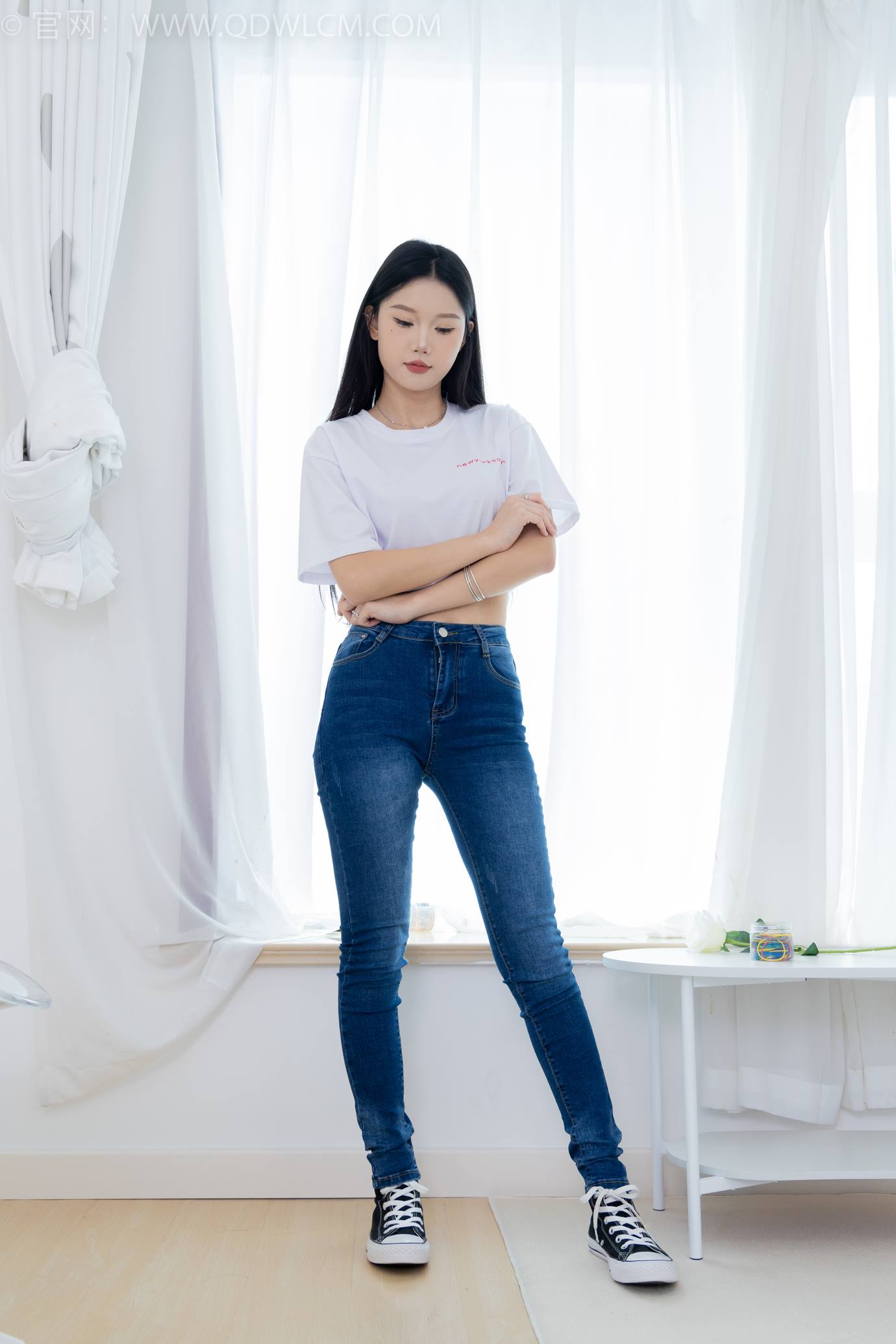 勿恋传媒 NO.2293 小竹-匡威帆布鞋、粉色船袜、肚子疼揉肚子剧情[160P/1V/5.57GB]插图1