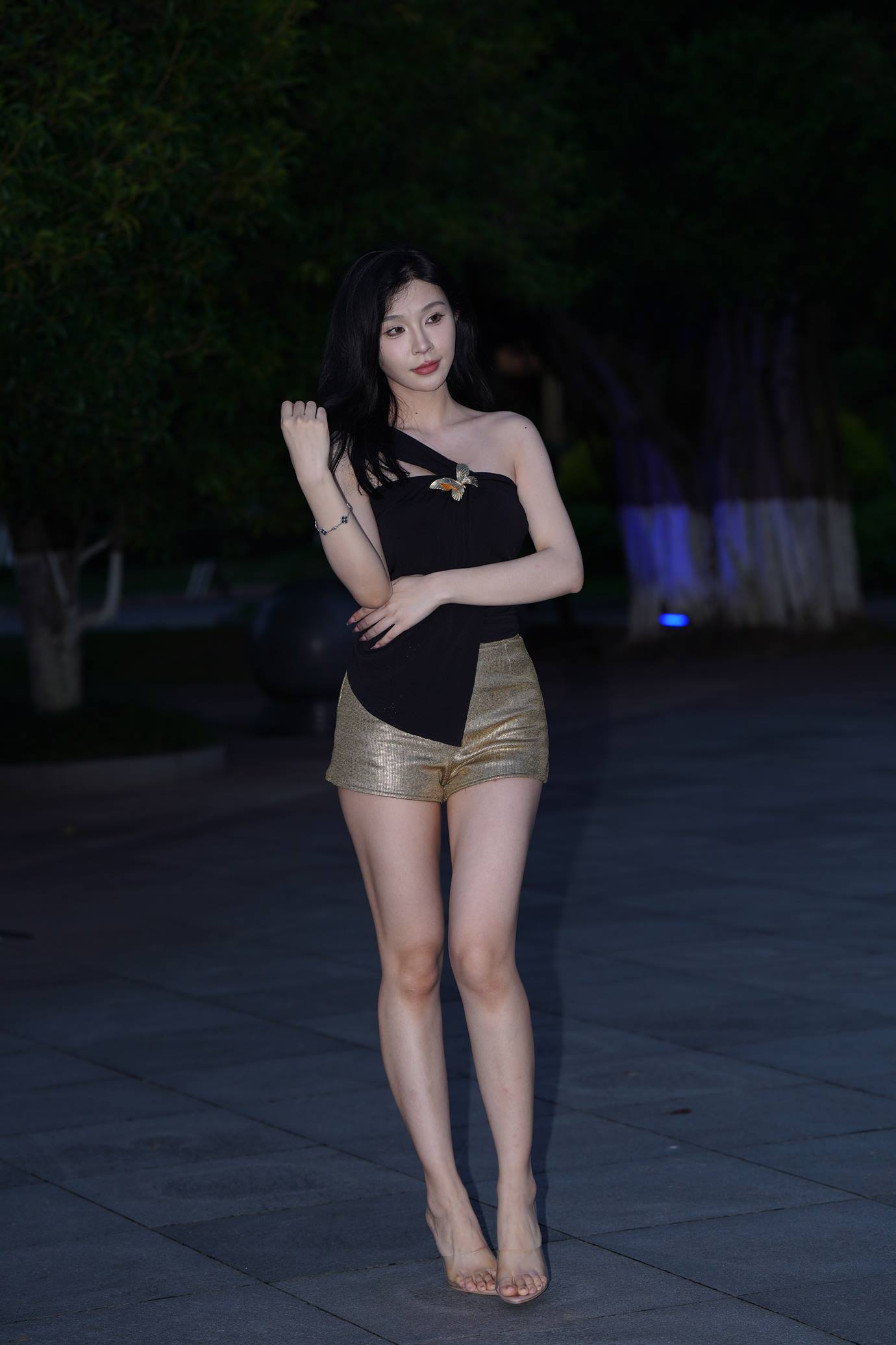 精选街拍作品 NO.5273 金色短裤美腿[79P/274MB]插图3