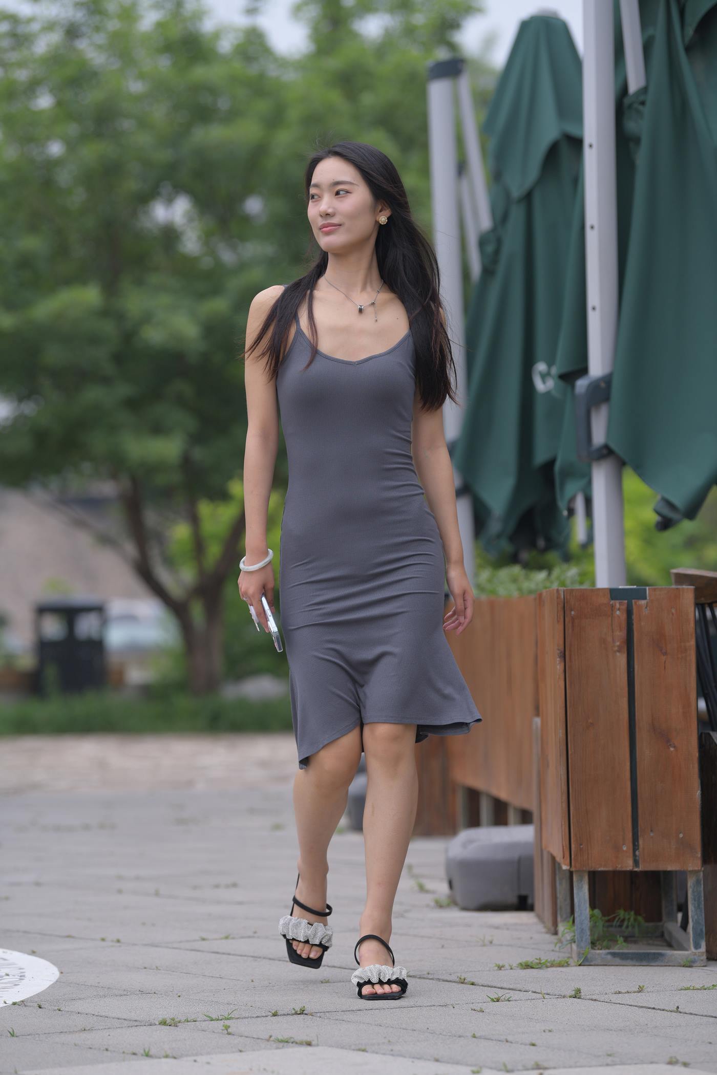 精选街拍作品 NO.5150 一始街拍作品 – 灰裙女子[556P/1.17GB]插图1