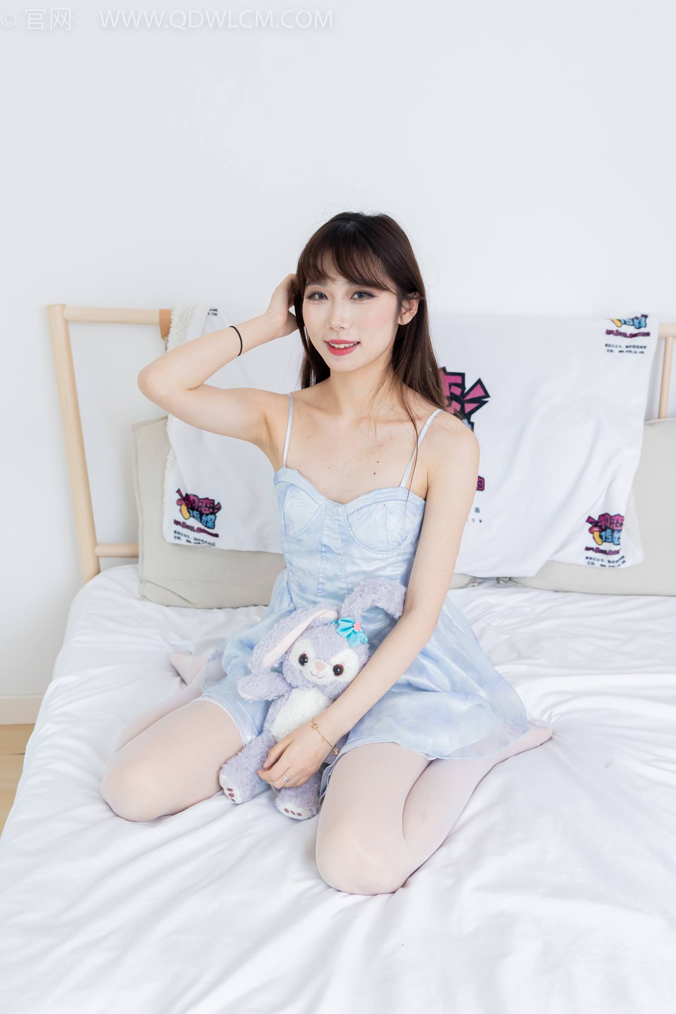 勿恋传媒 NO.2295 泡泡-高跟鞋、薄白丝、裸足[150P/1V/3.50GB]插图3