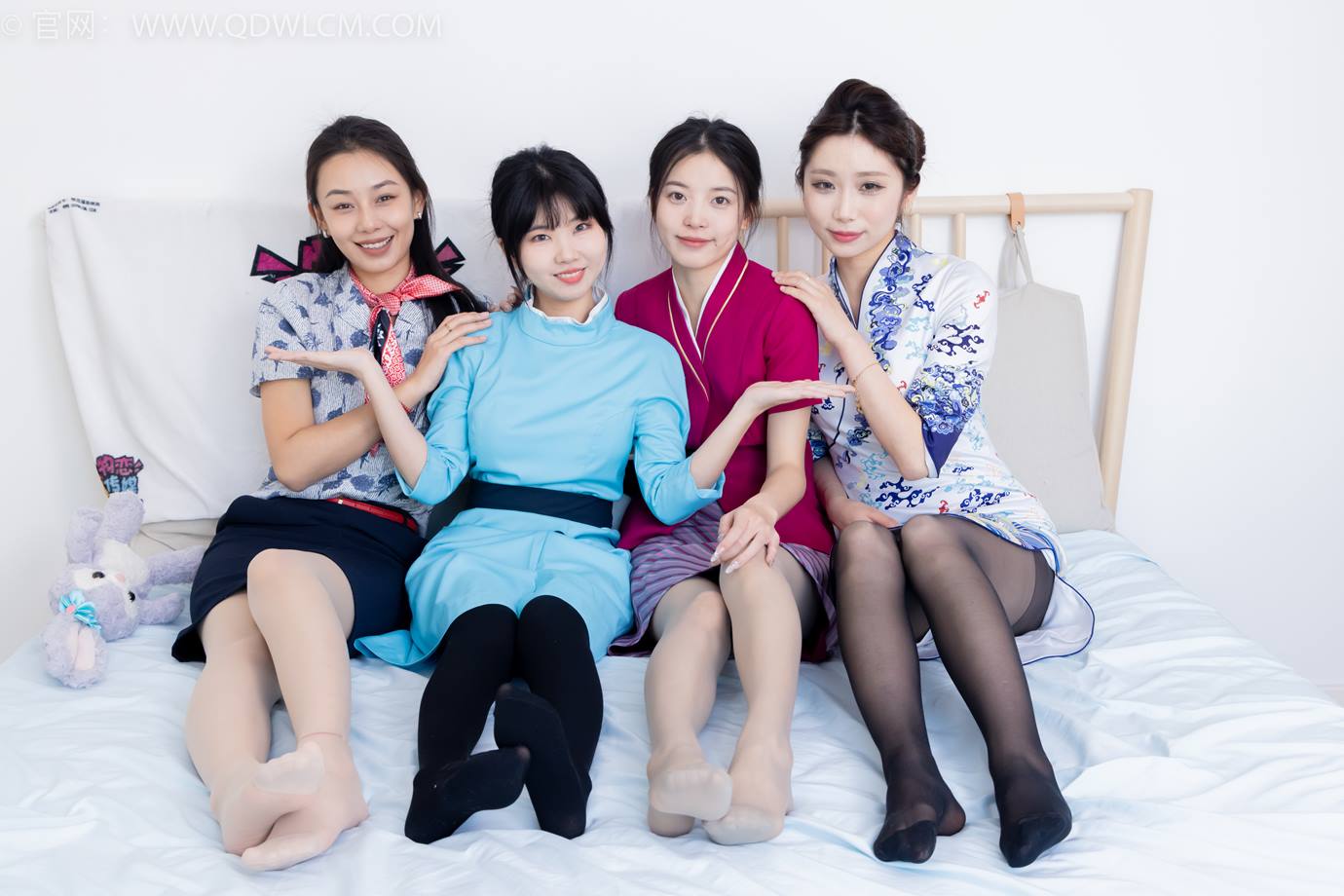 勿恋传媒 NO.2300 岚岚&茯苓&米米&泡泡-高跟鞋、平底鞋、薄肉丝、厚黑[180P/1V/6.36GB]插图3