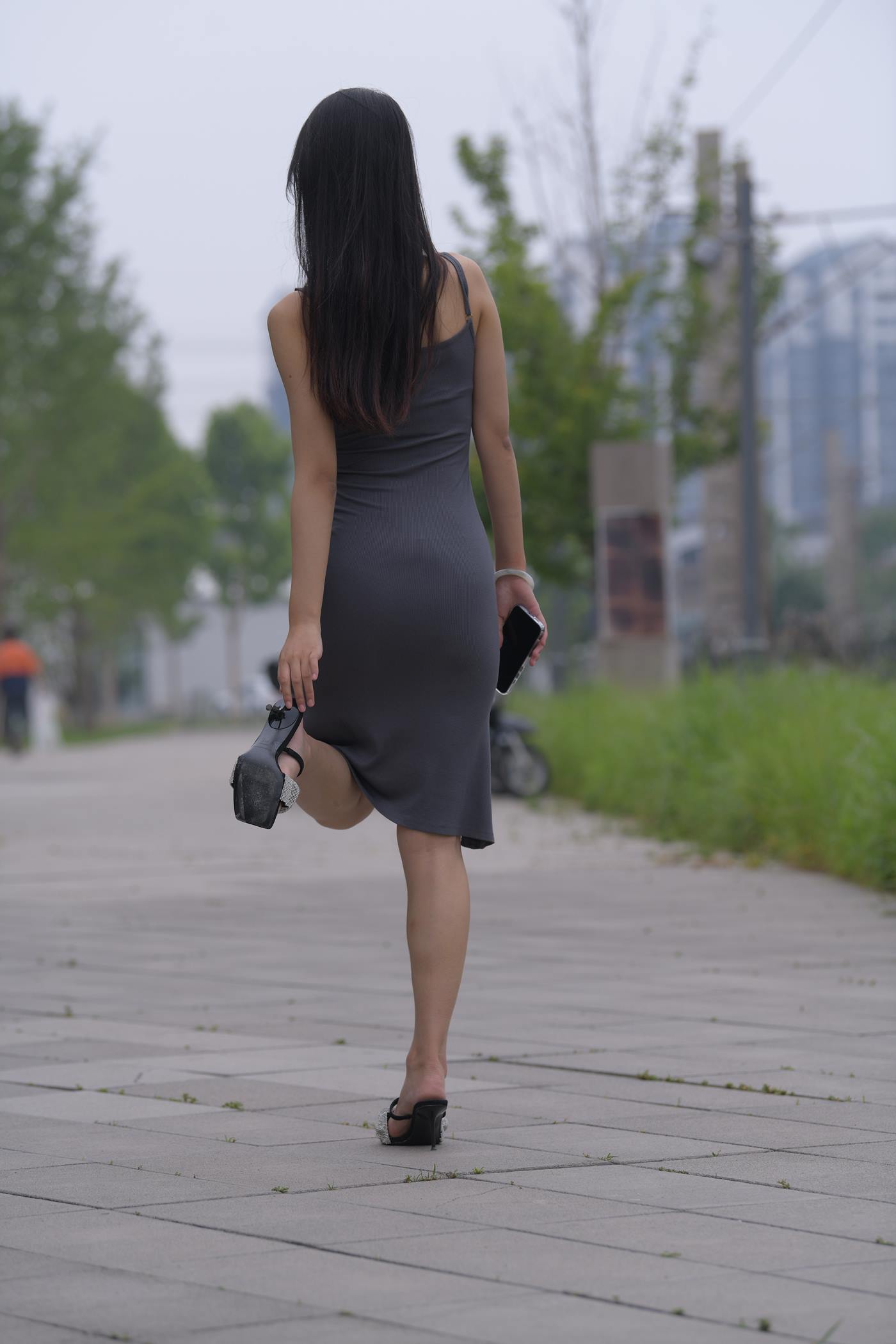精选街拍作品 NO.5150 一始街拍作品 – 灰裙女子[556P/1.17GB]插图2