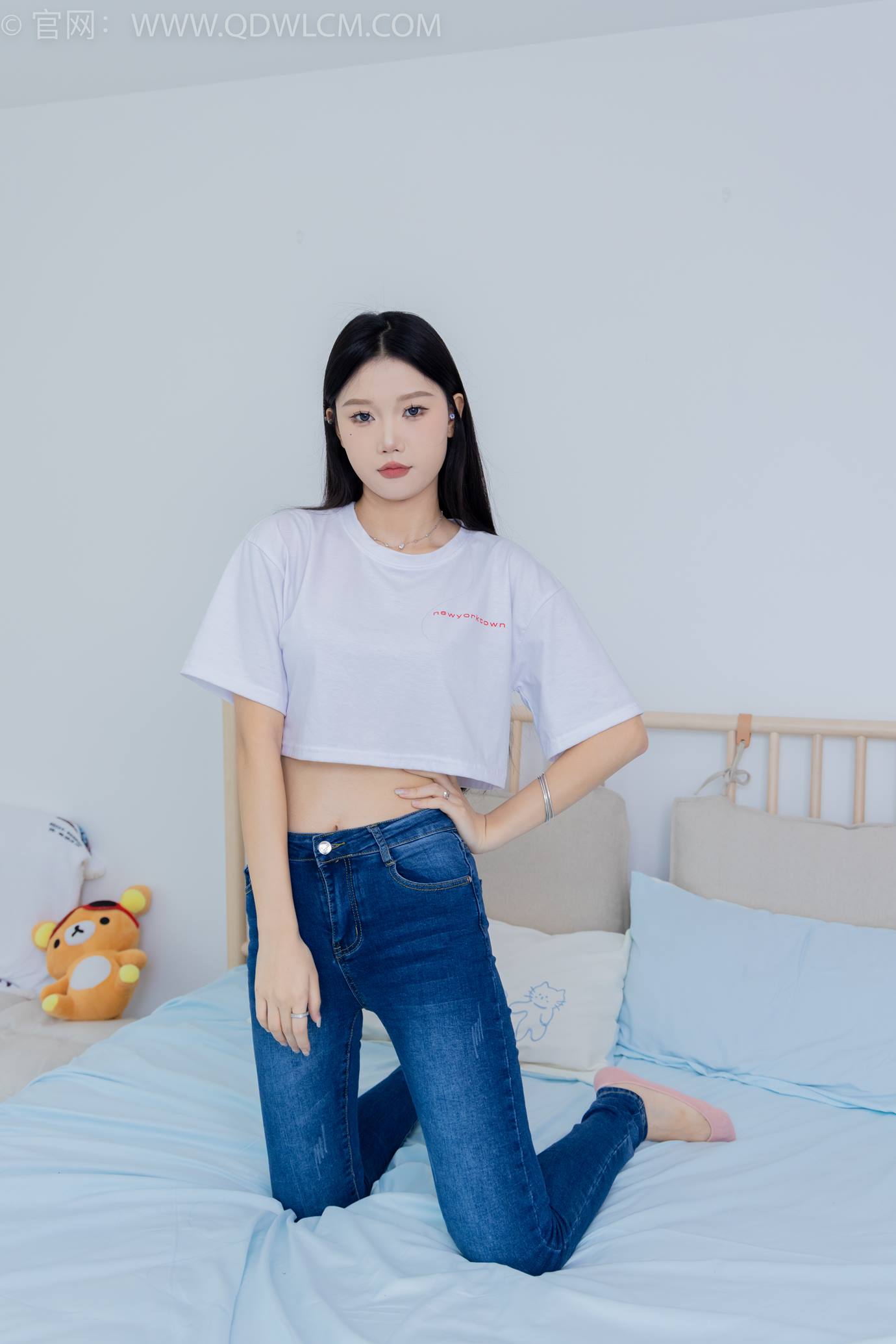 勿恋传媒 NO.2293 小竹-匡威帆布鞋、粉色船袜、肚子疼揉肚子剧情[160P/1V/5.57GB]插图4