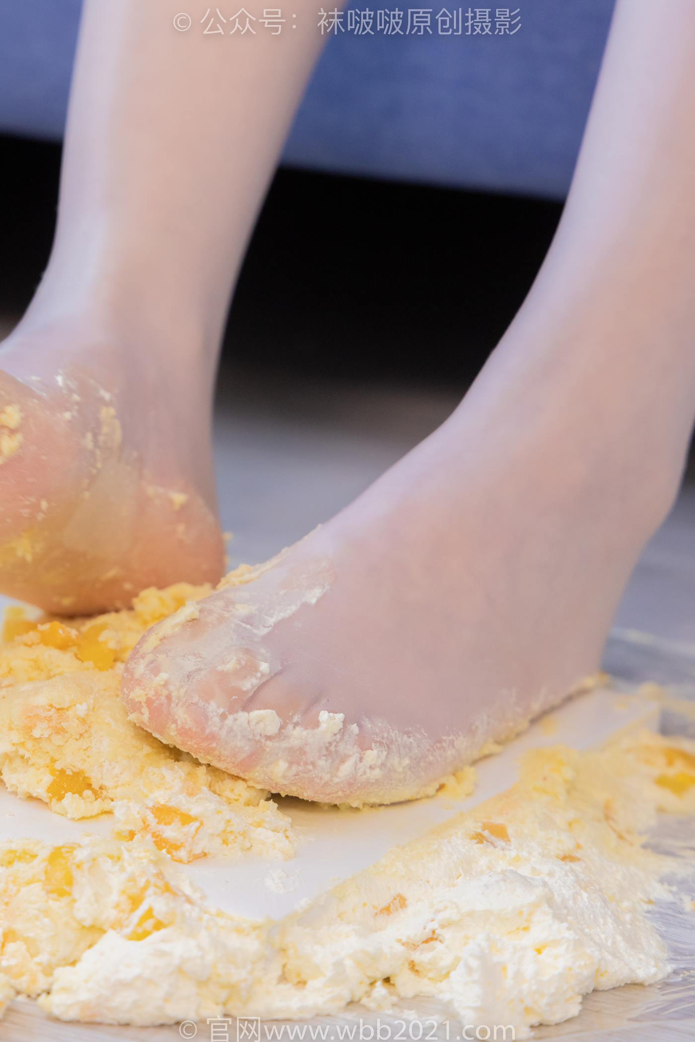 [BoBoSocks袜啵啵]NO.512 甜甜圈-高跟鞋、油亮薄白丝、袜踩奶油蛋糕剧情[143P/1V/6.31GB]插图5