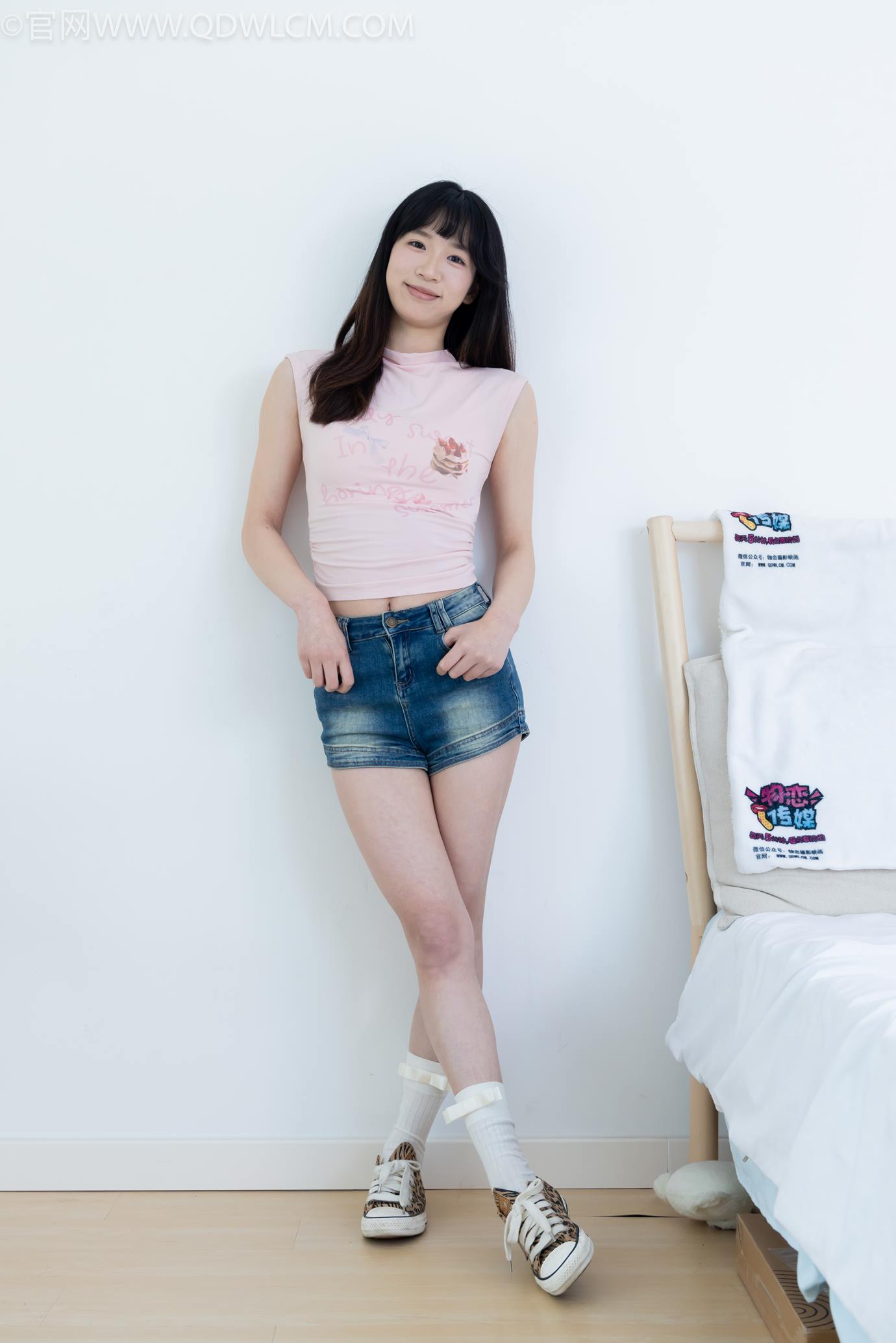 勿恋传媒 NO.2319 小左-帆布鞋、白棉袜、裸足[155P/1V/3.50GB]插图2