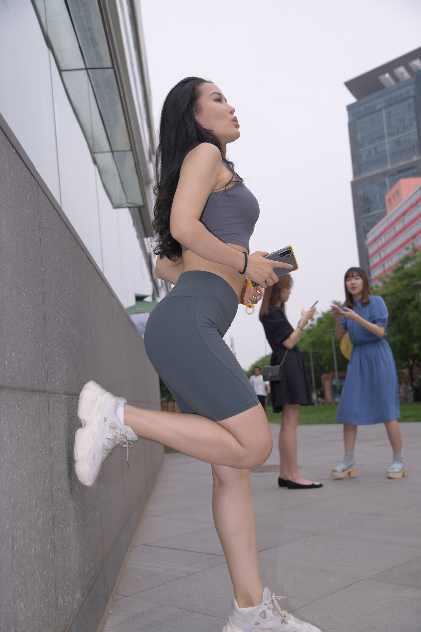 精选街拍作品 NO.5355 五分灰色瑜伽裤[171P/355MB]插图