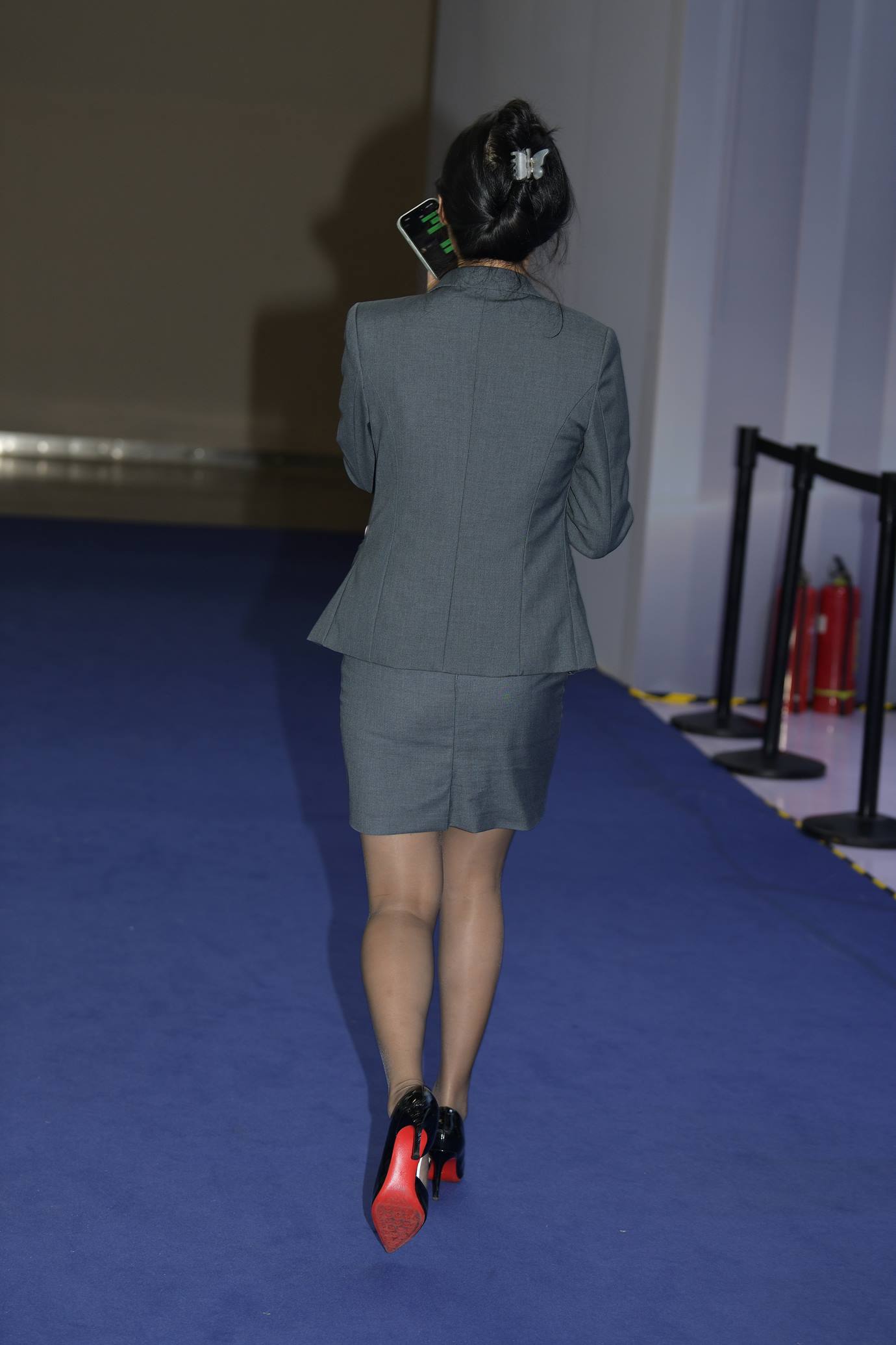 精选街拍作品 NO.5312 销售小解解[88P/218MB]插图2