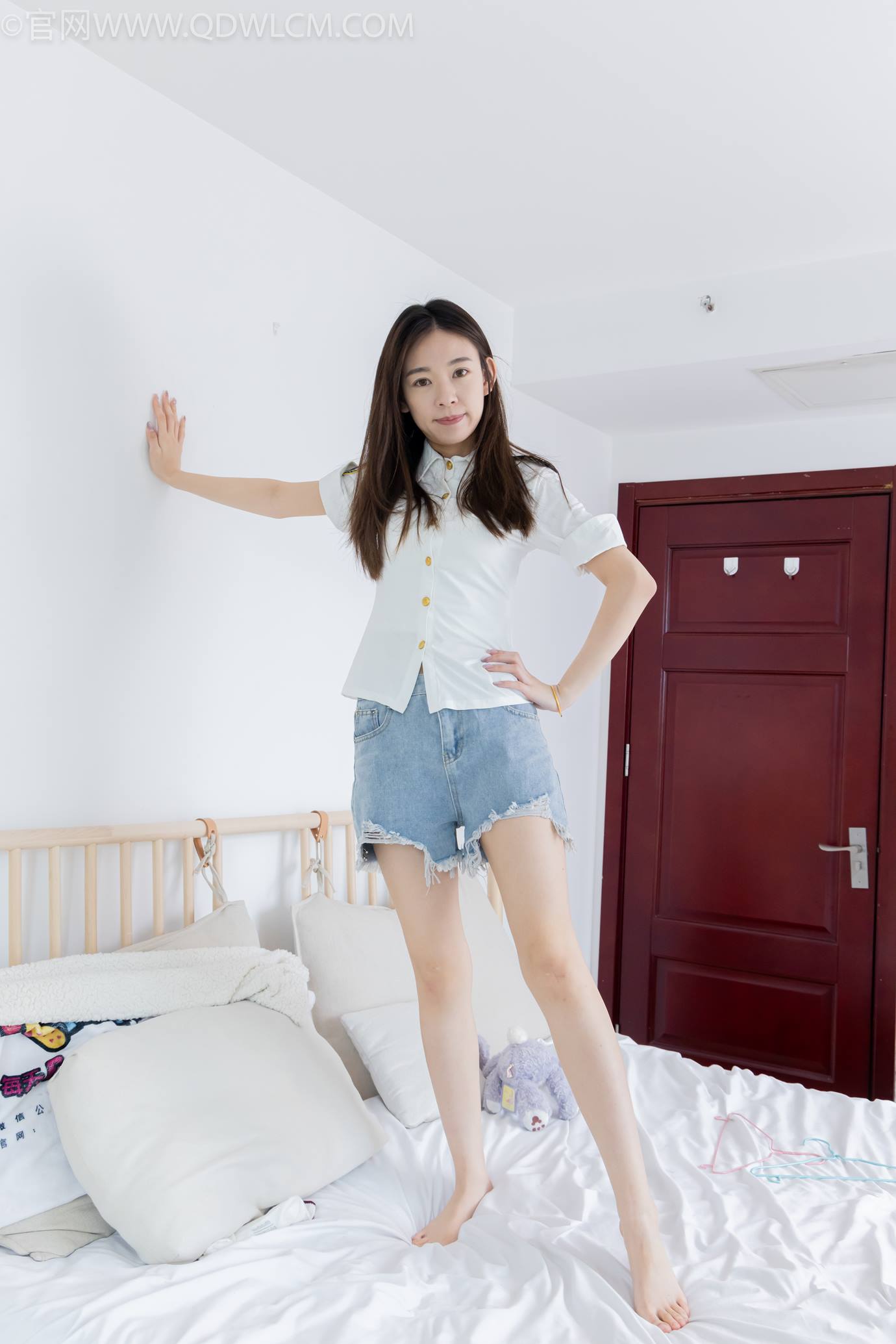 勿恋传媒 NO.2309 婷婷-高跟长靴、白棉袜、裸足[173P/1V/4.88GB]插图3