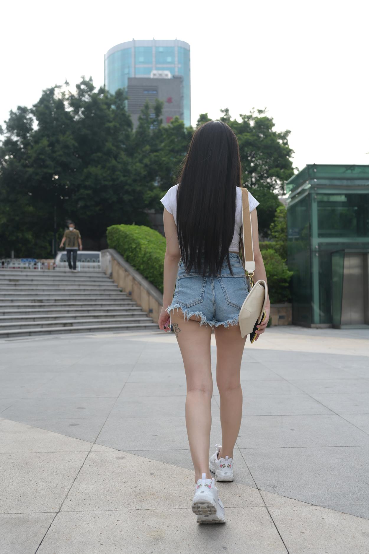 精选街拍作品 NO.5438 牛仔短裤小妹[409P/904MB]插图2