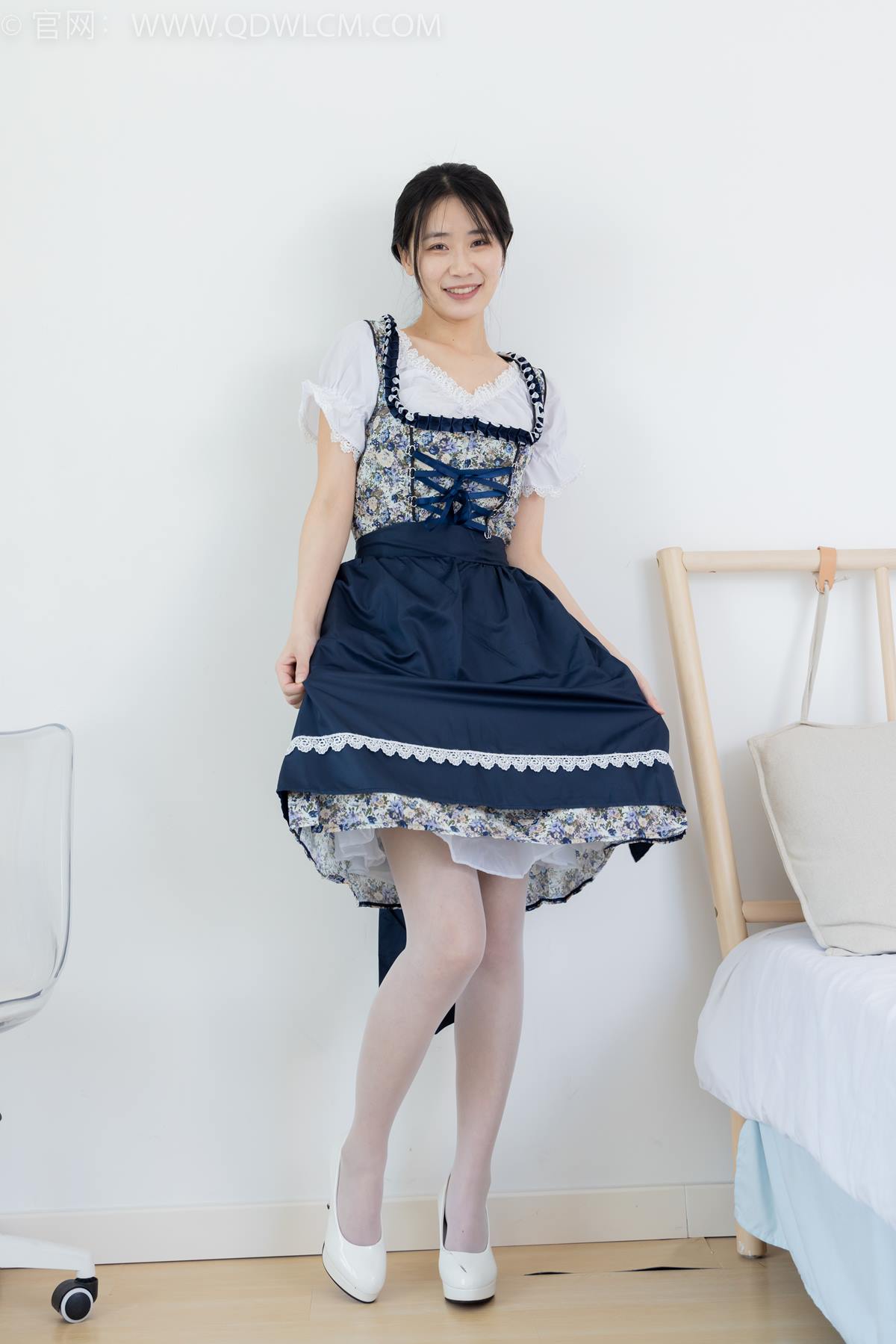 勿恋传媒 NO.2365 菜菜-高跟鞋、薄白丝、裸足[260P/1V/5.98GB]插图1