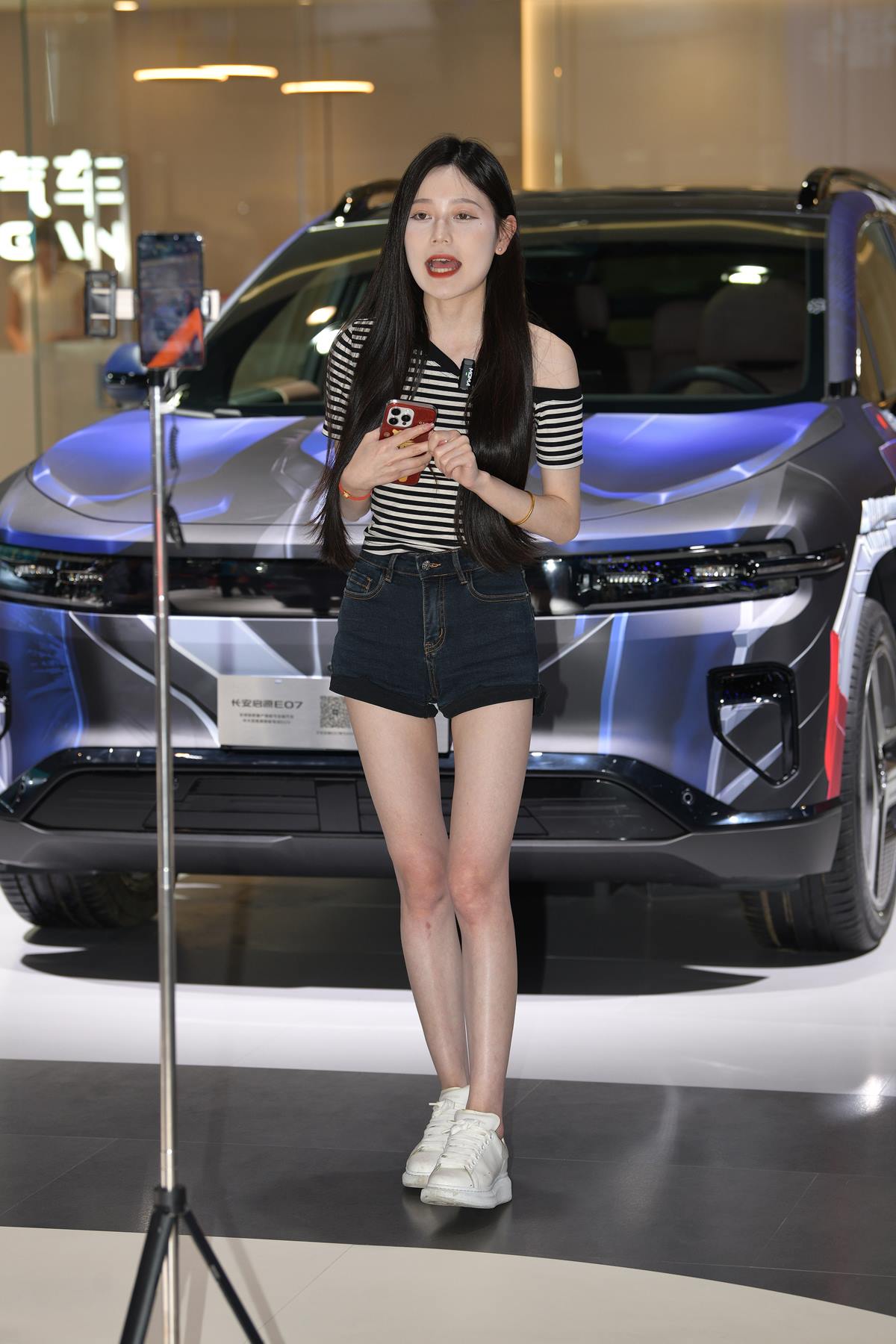 精选街拍作品 NO.5585 牛仔短裤直播小解解[45P/107MB]插图3